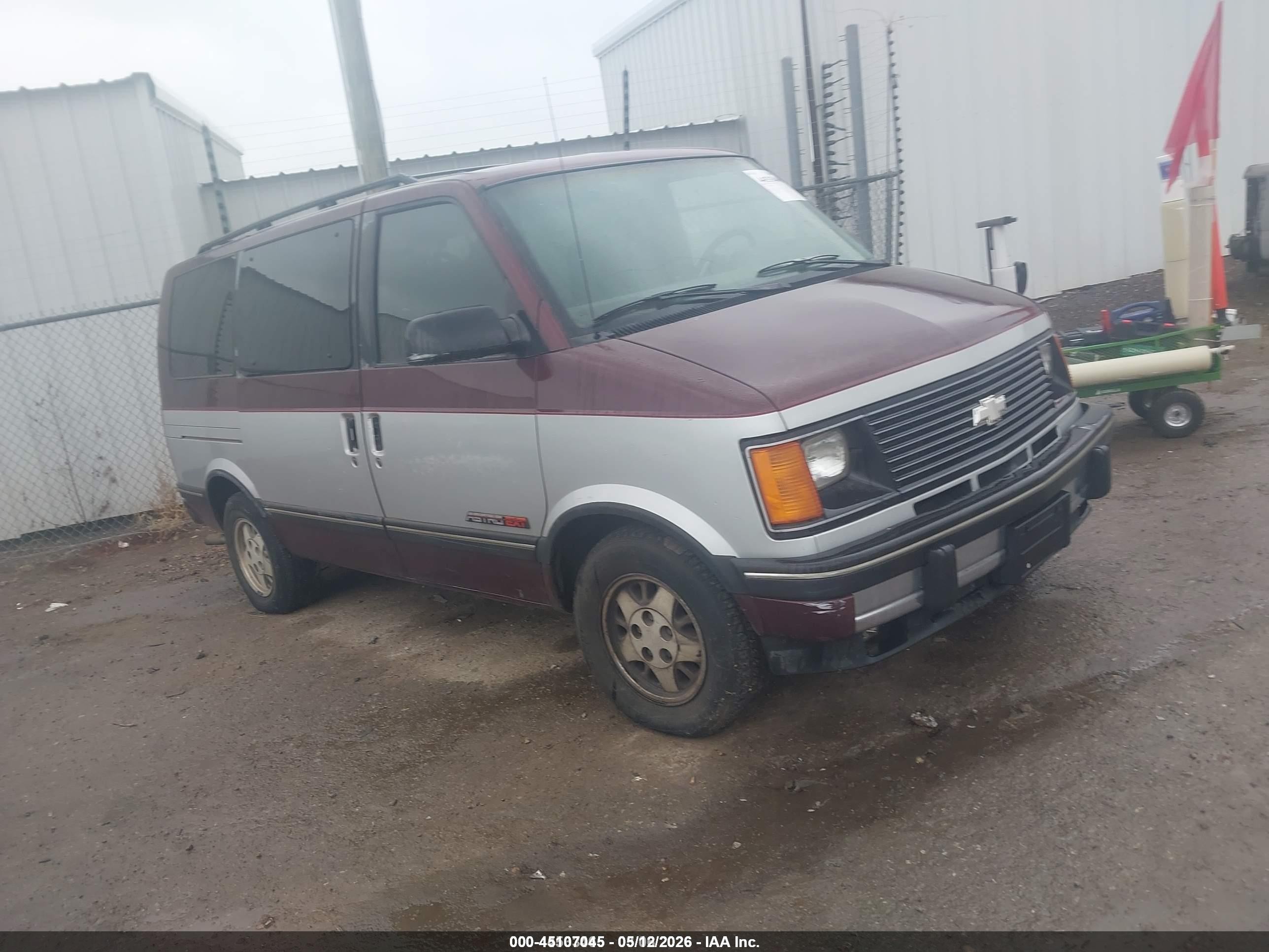 1994 Chevrolet Astro, VIN 1GNDM19Z4RB178709 — Side