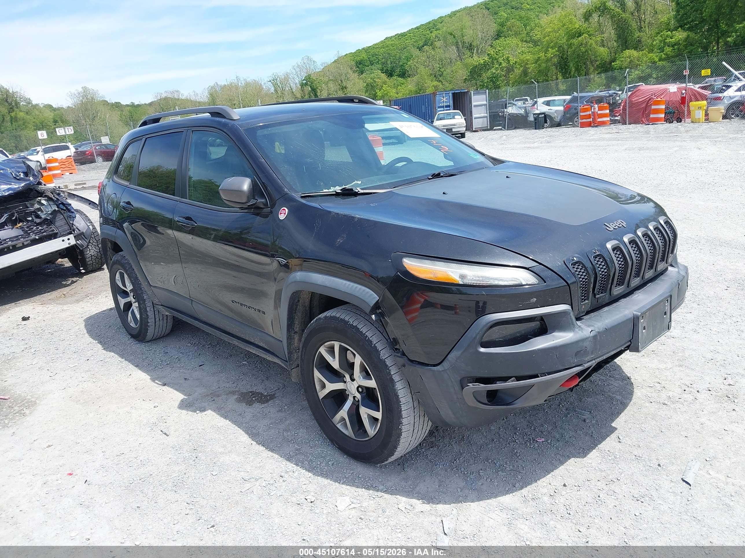 2015 Jeep Cherokee Trailhawk, VIN 1C4PJMBS0FW786308 — Front end