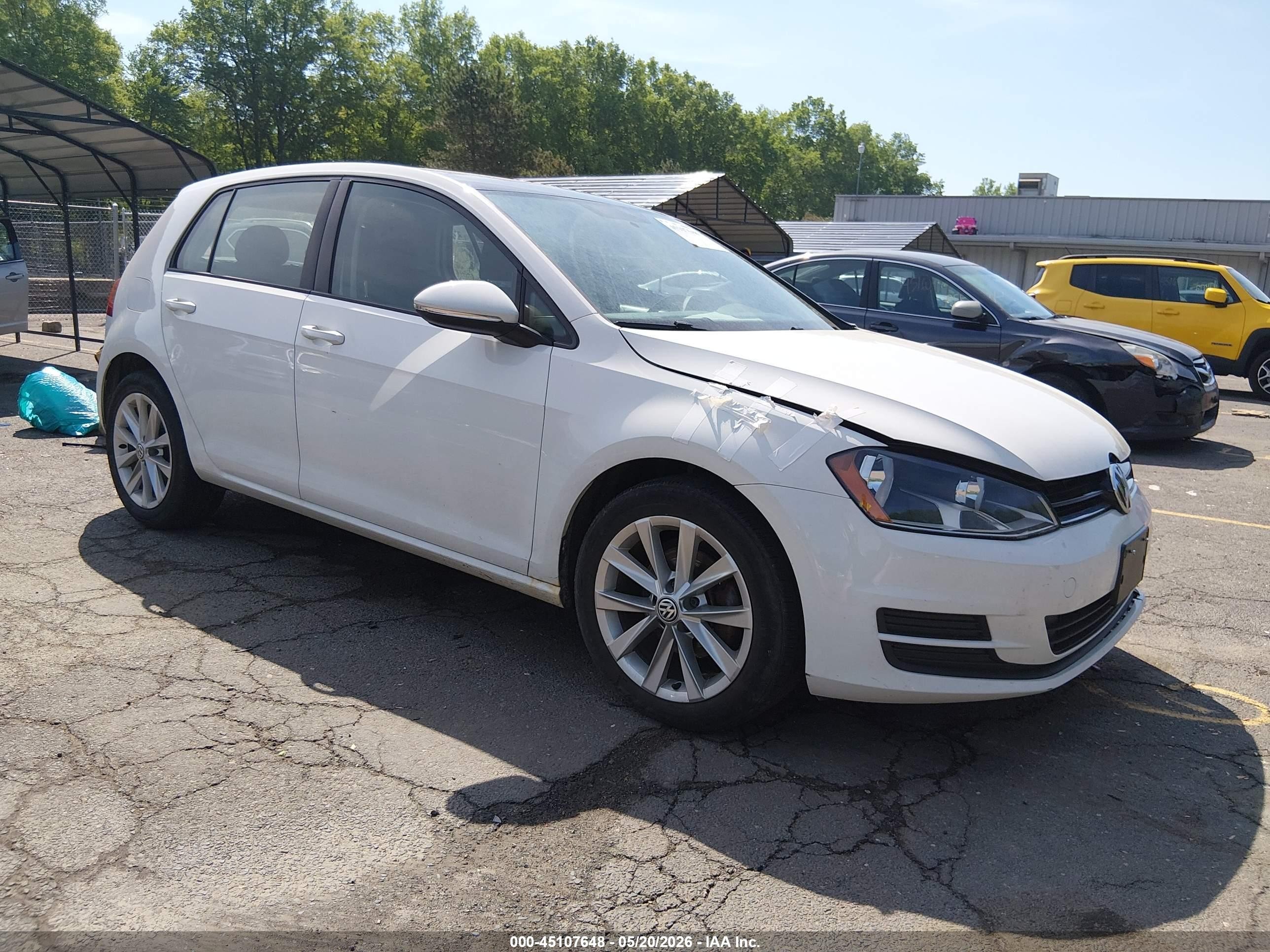 2016 Volkswagen Golf TSI S, VIN 3VW217AU3GM038276 — Front end