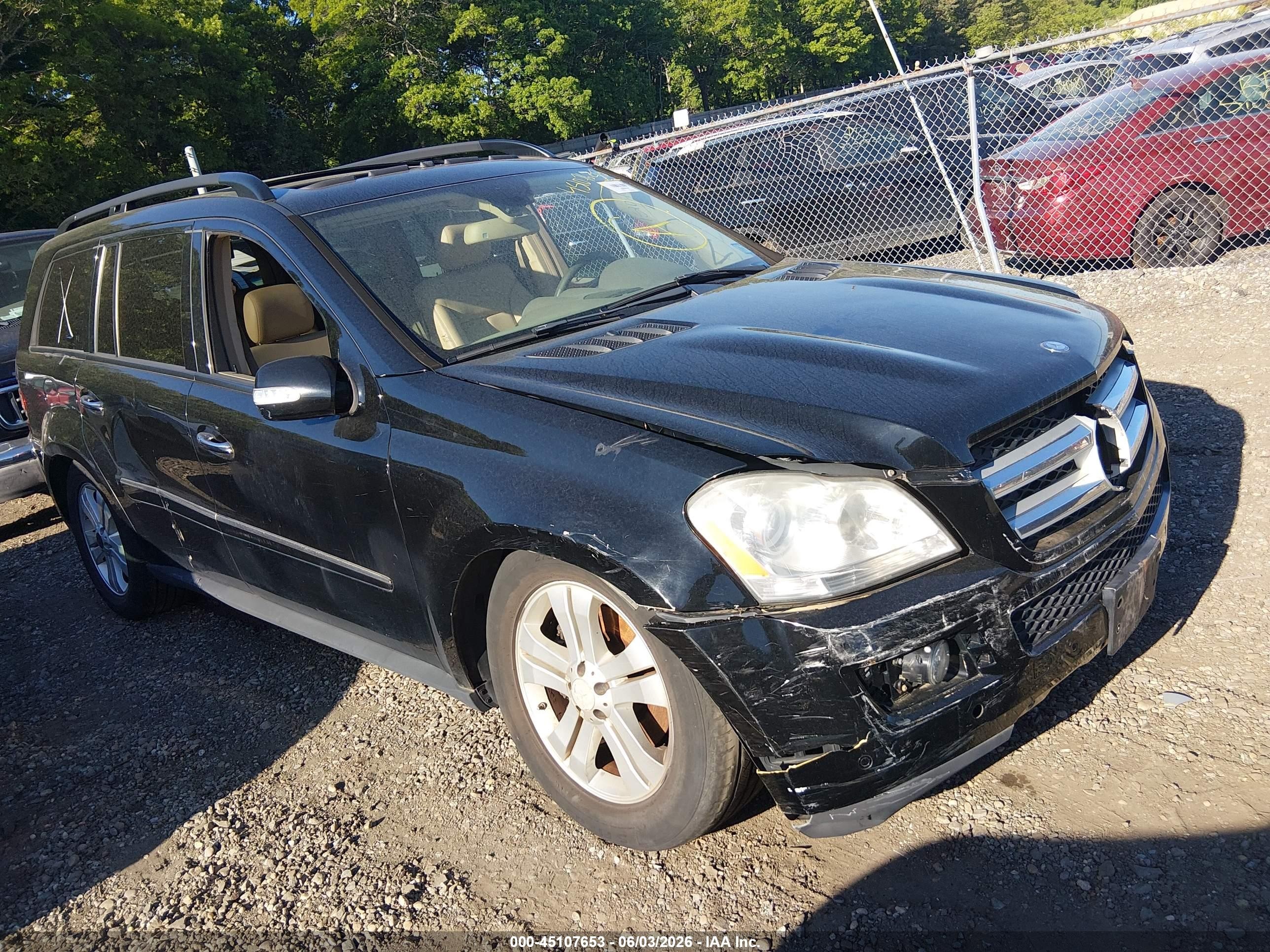2008 Mercedes-Benz GL 450, VIN 4JGBF71E18A340429 — Side