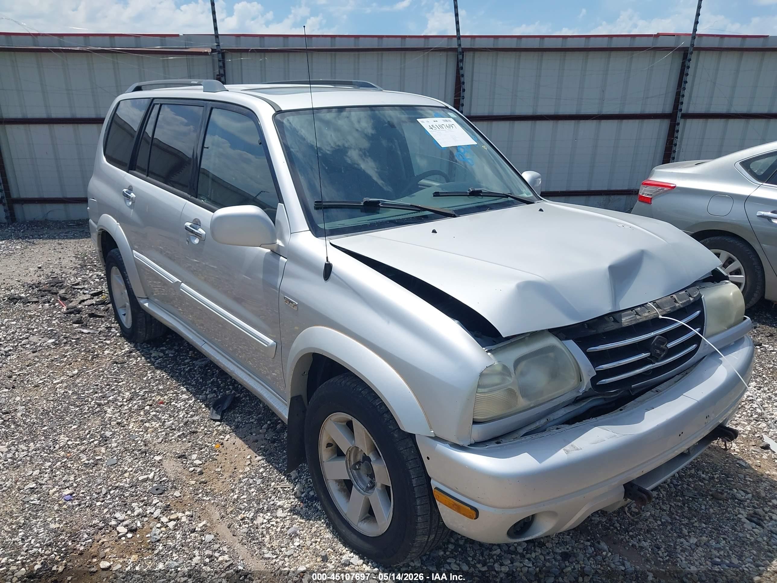 2001 Suzuki XL7 Standard, VIN JS3TX92V414108946 — Front end