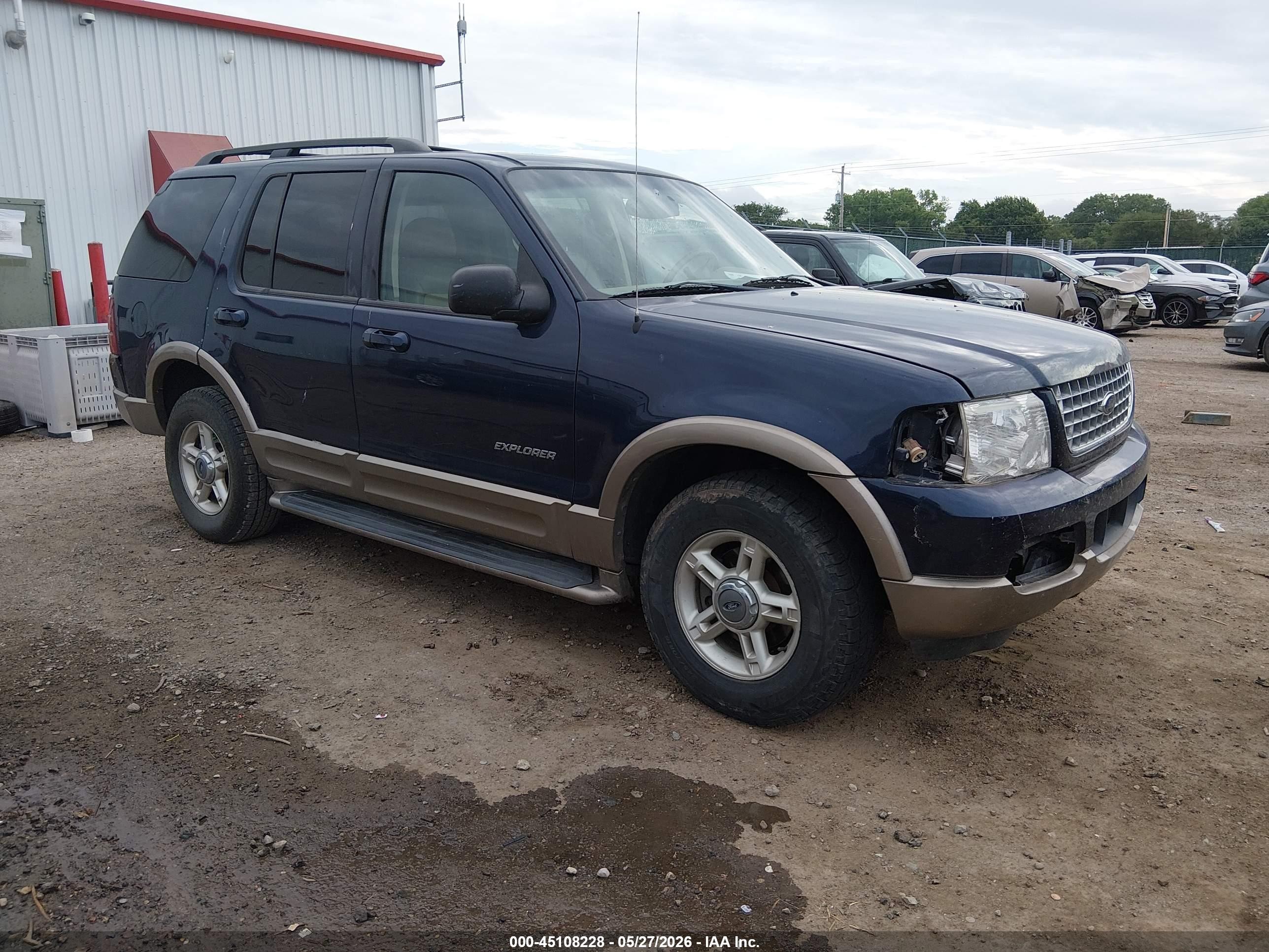 2002 Ford Explorer Eddie Bauer, VIN 1FMZU74K92ZC72119 — Front end