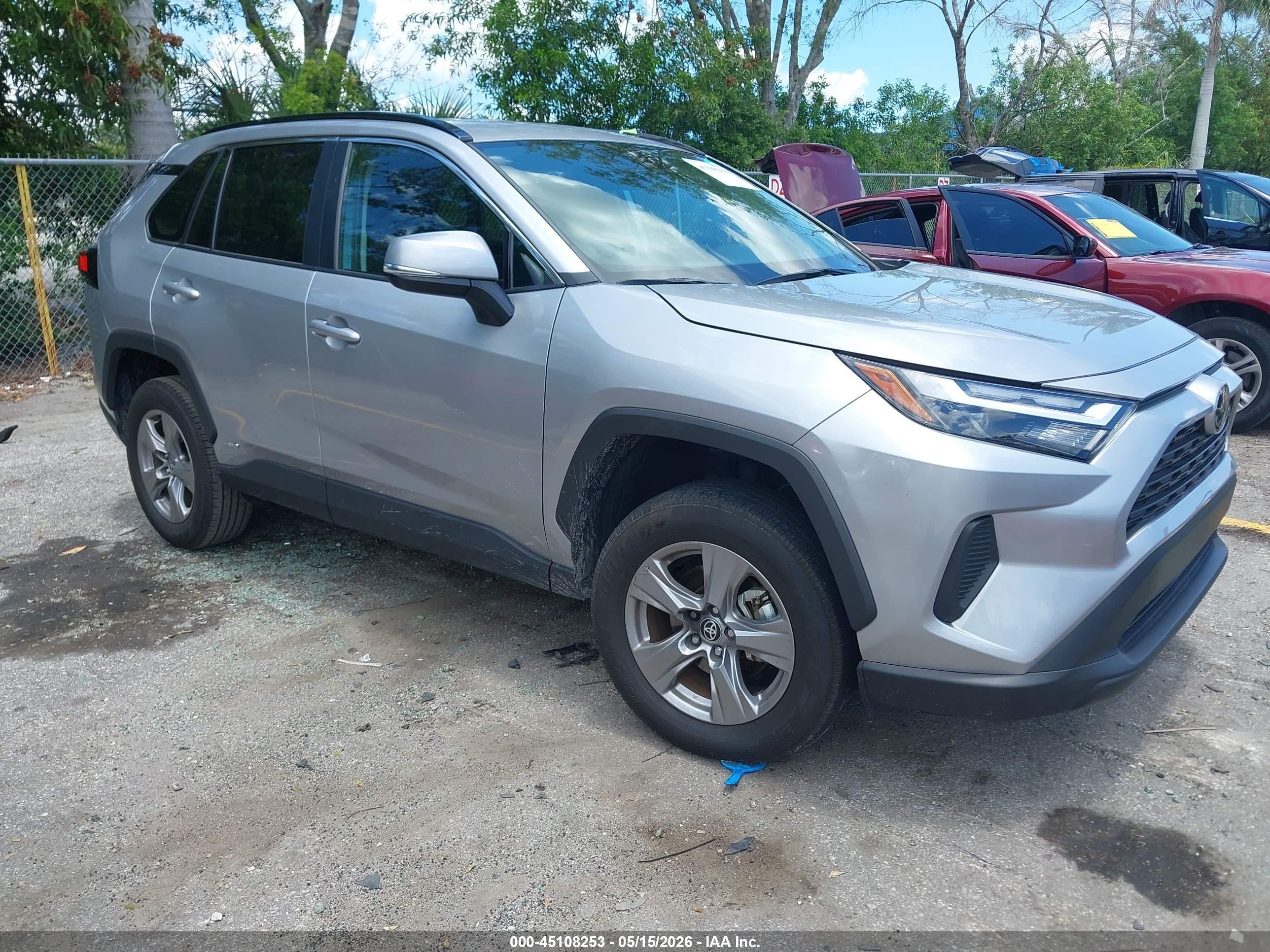2025 Toyota RAV4 Hybrid LE, VIN 4T3MWRFV7SU167736 — Зад