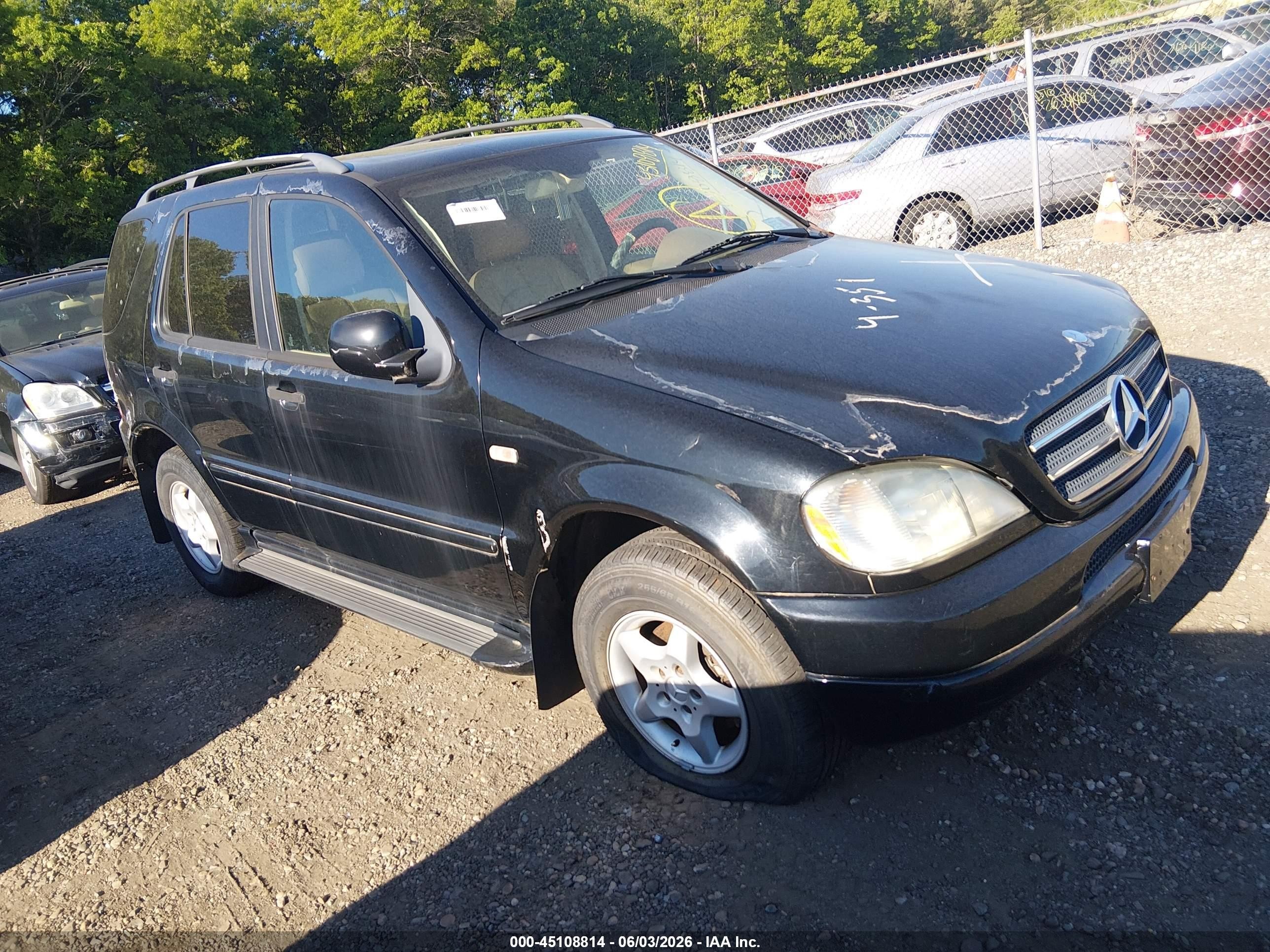 2001 Mercedes-Benz M 320/430/500, VIN 4JGAB54E01A282925 — Front end