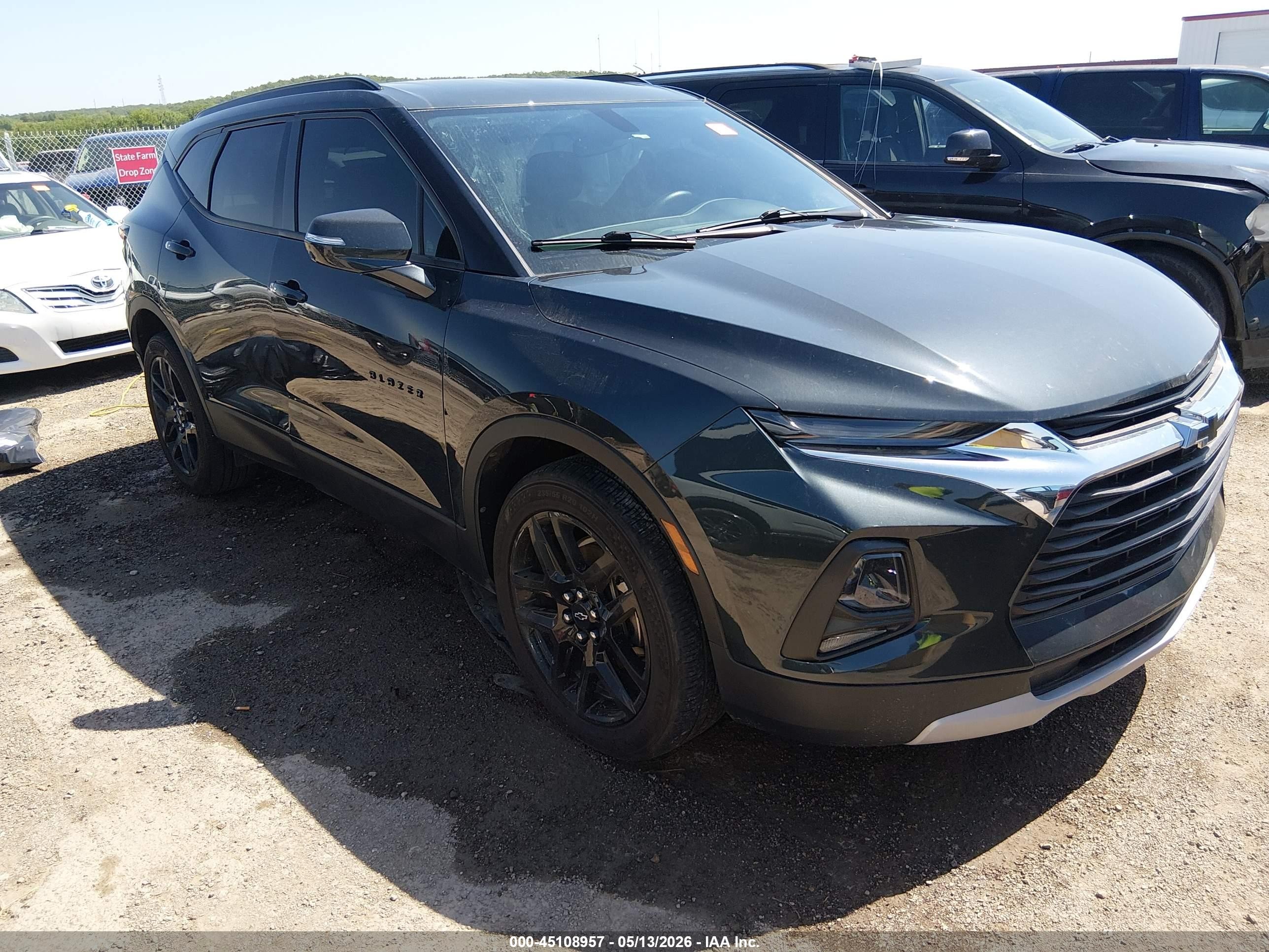 2020 Chevrolet Blazer LT, VIN 3GNKBCRS6LS562420 — Бок