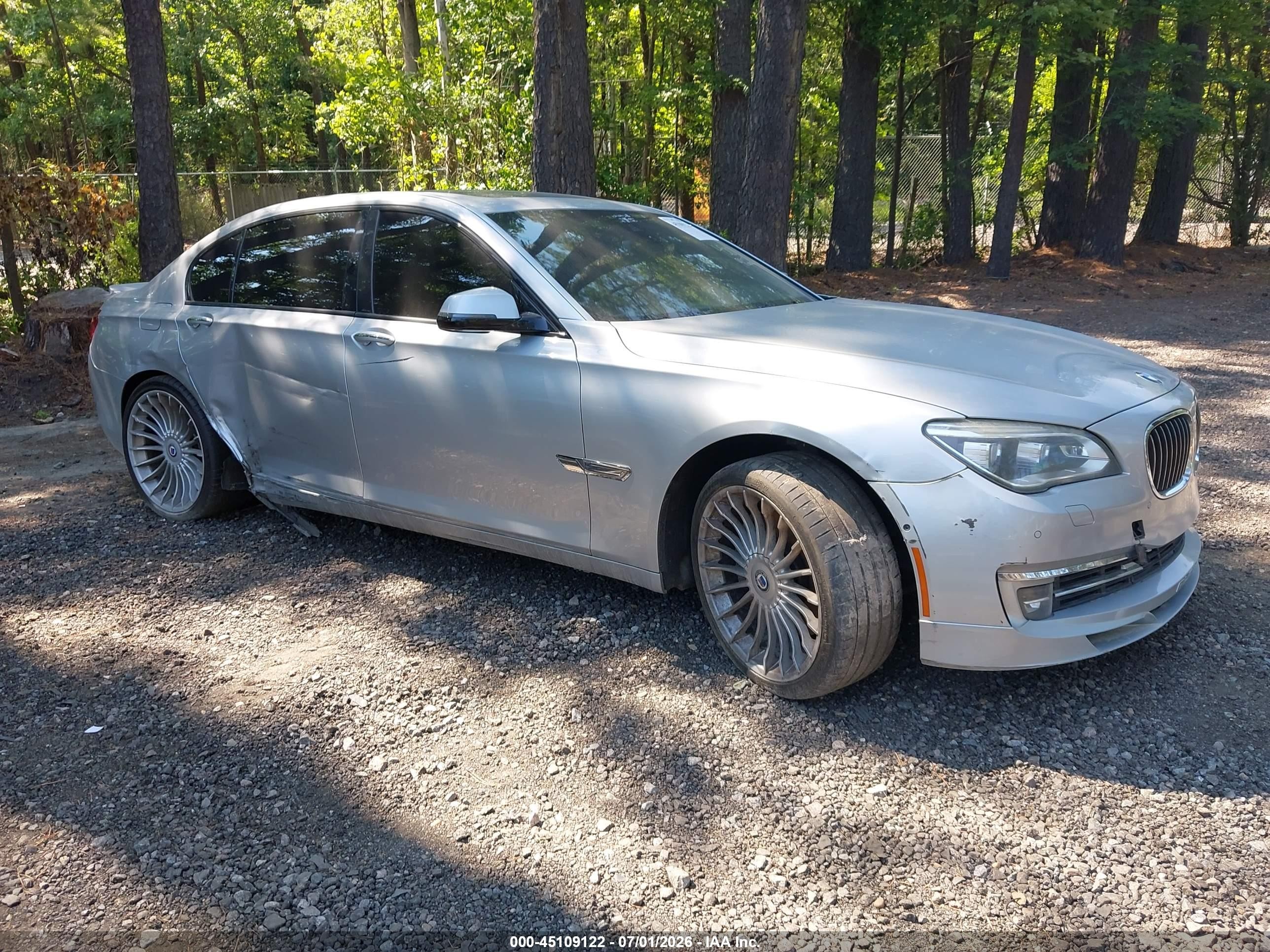2013 BMW 7 Series 750Li, VIN WBAYE8C58DDS15910 — Front end