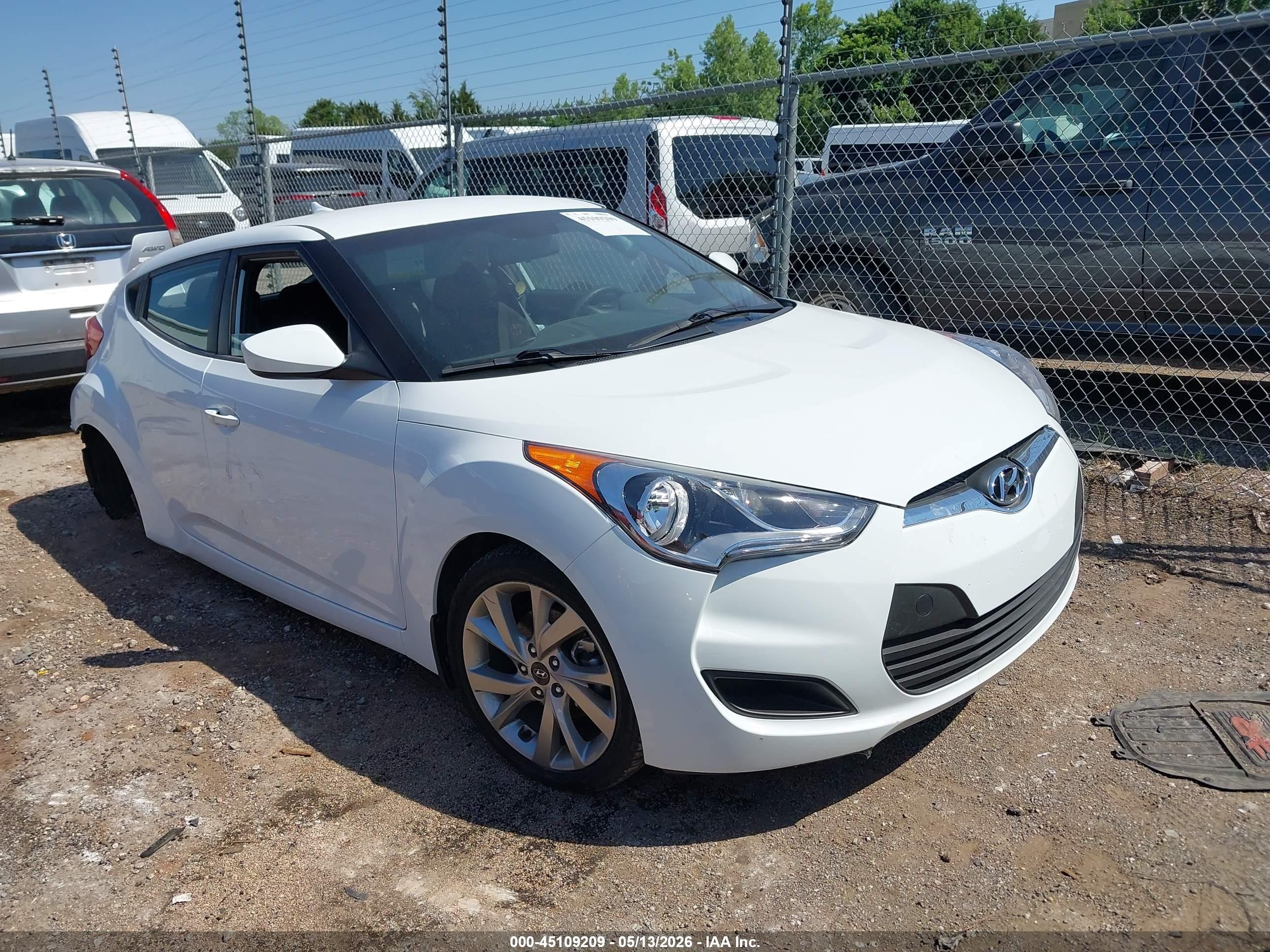 2016 Hyundai Veloster, VIN KMHTC6AD3GU289625 — Side