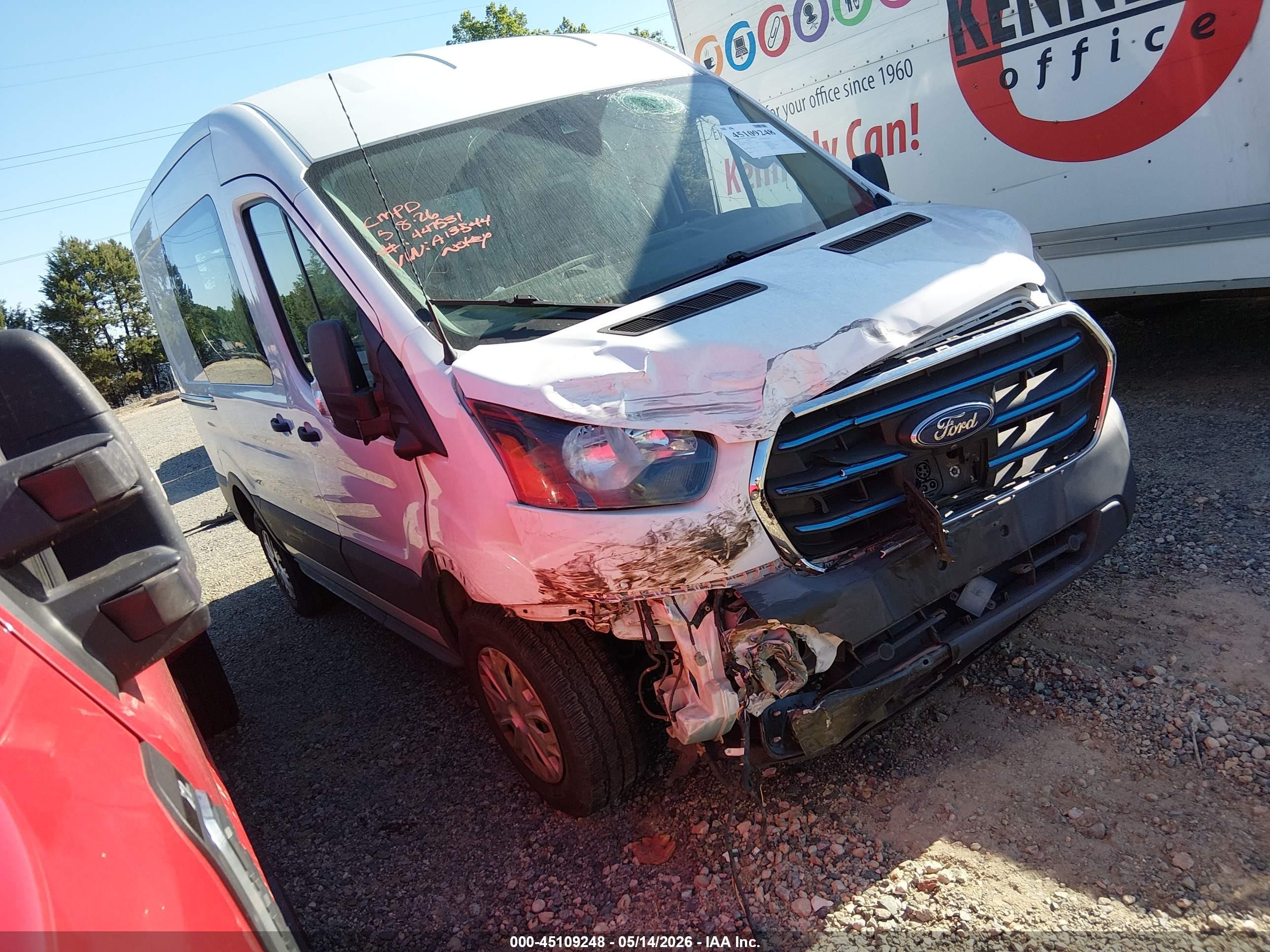 2022 Ford E-Transit Cargo, VIN 1FTBW9CK9NKA13544 — Front end