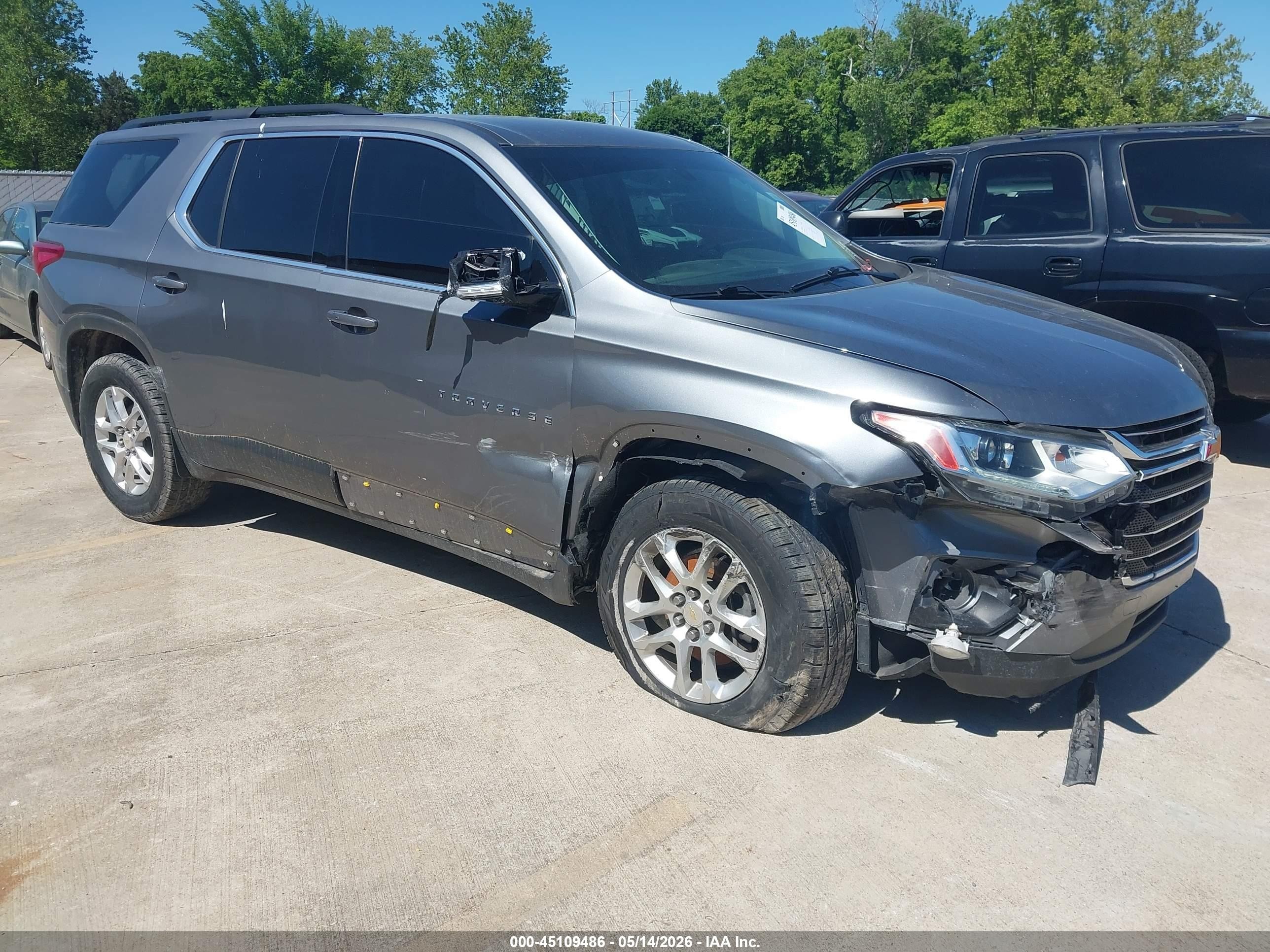 2019 Chevrolet Traverse LT Cloth, VIN 1GNERGKW8KJ312173 — Front end