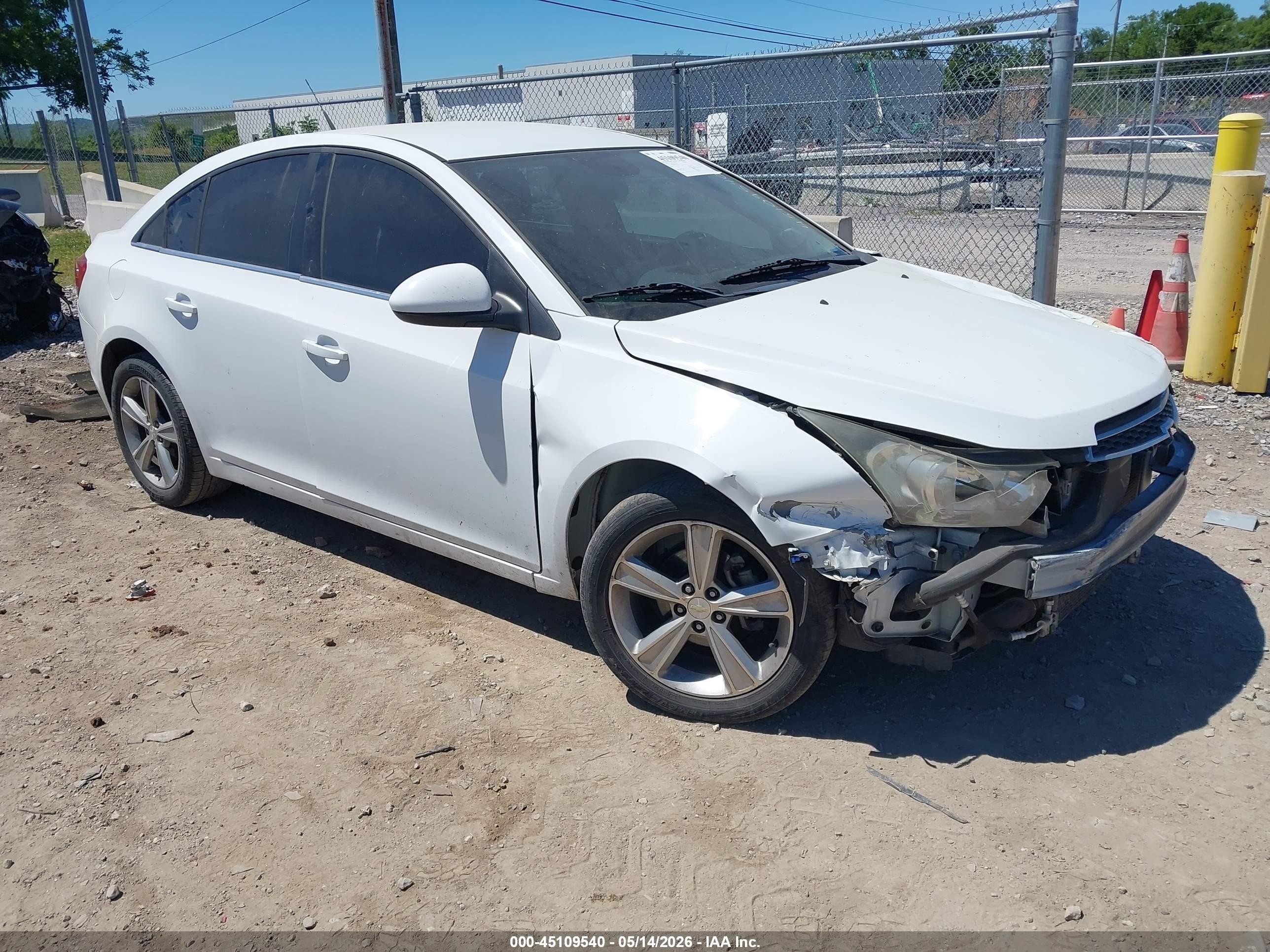 2014 Chevrolet Cruze 2LT, VIN 1G1PE5SB9E7365182 — Front end