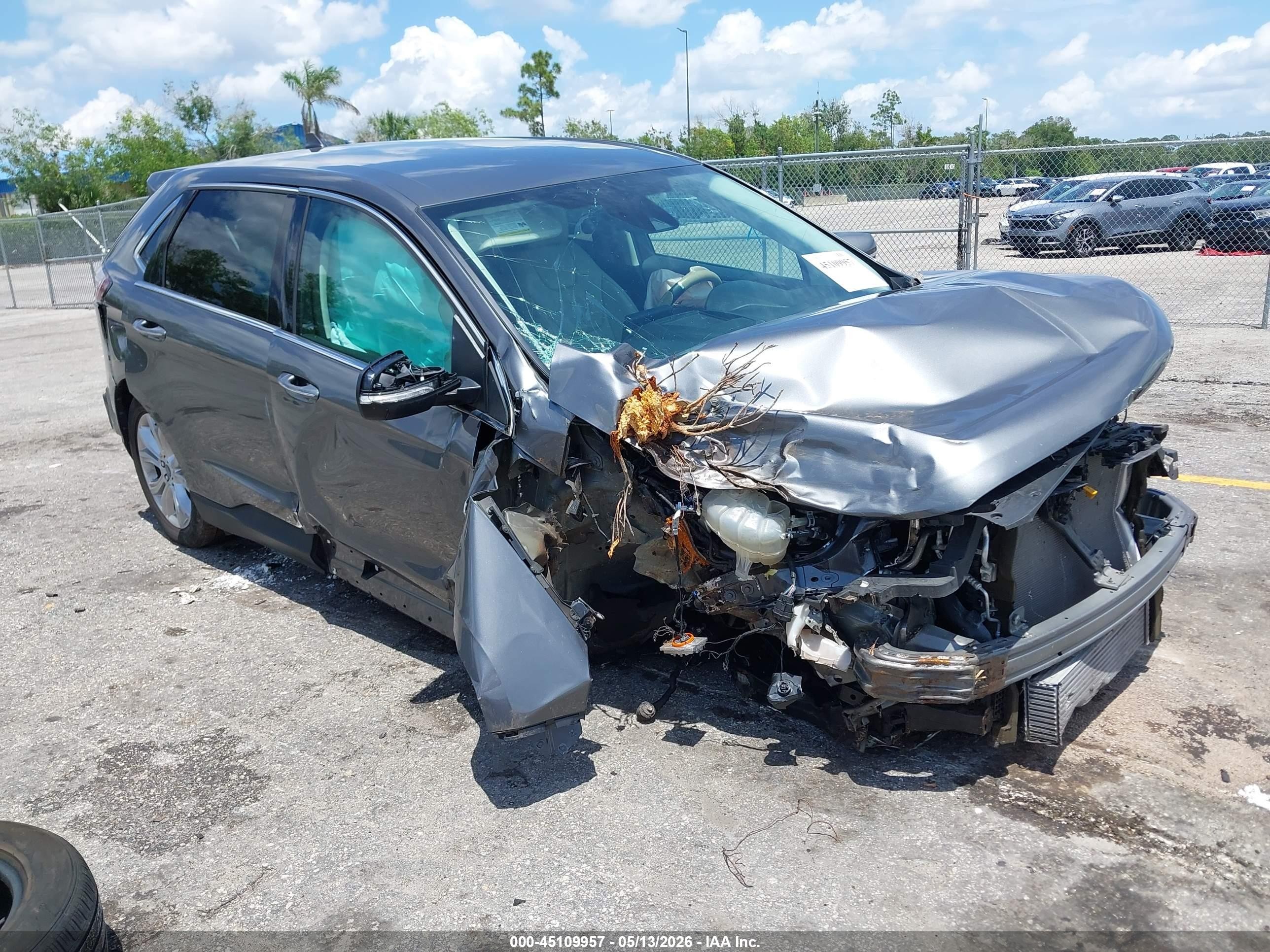 2022 Ford Edge Titanium, VIN 2FMPK4K99NBB06153 — Front end