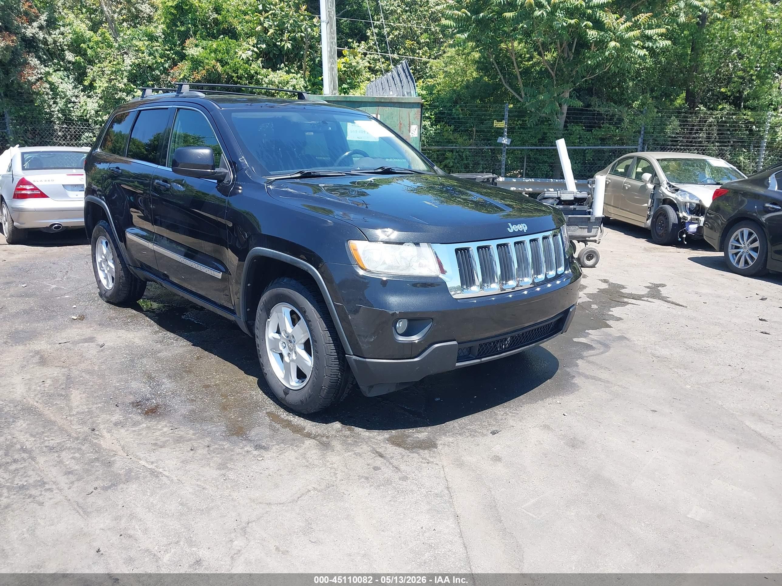 2013 Jeep Grand Cherokee Laredo, VIN 1C4RJFAG7DC552876 — Side
