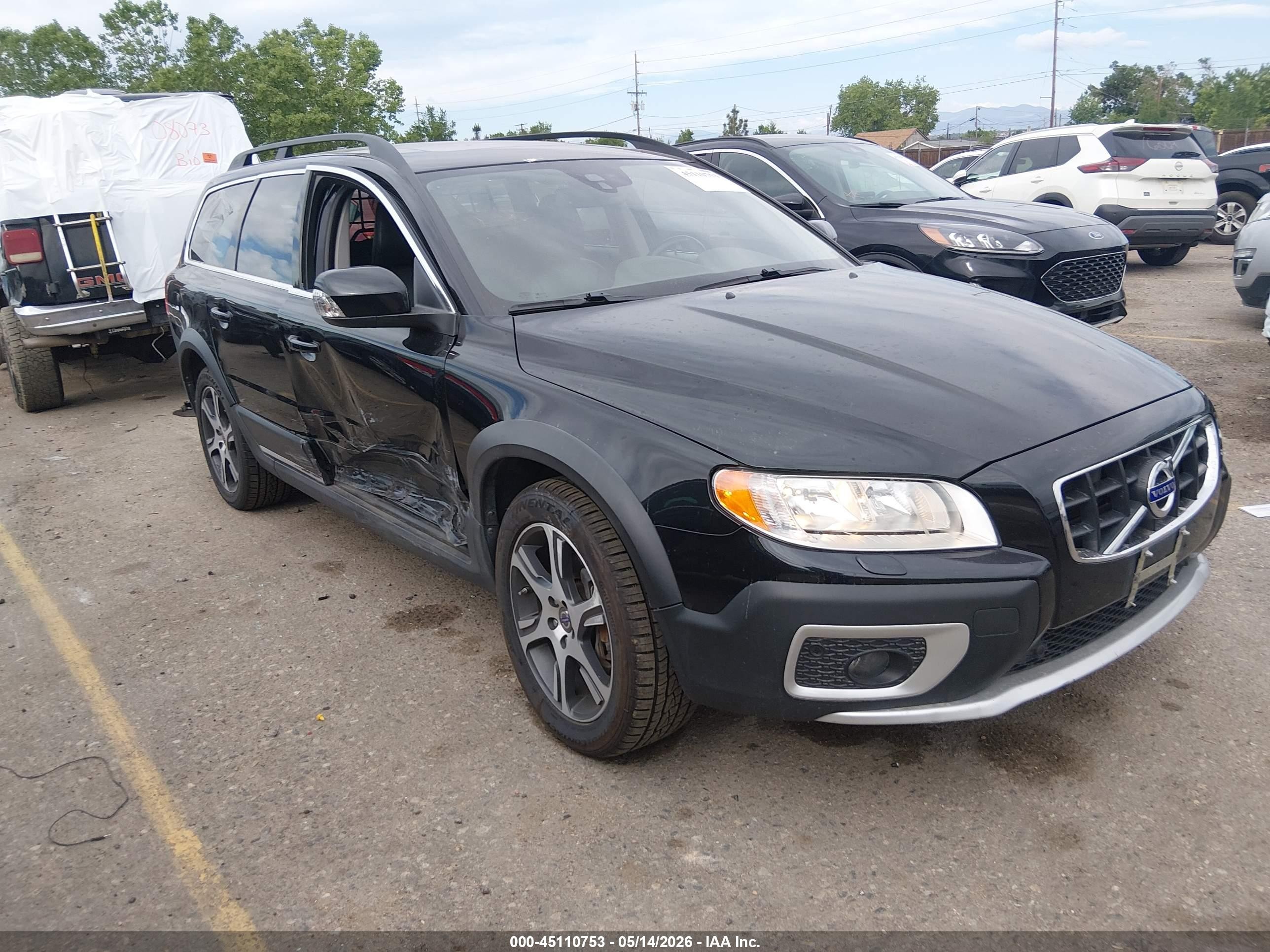 2012 Volvo XC70 T6, VIN YV4902BZ3C1126072 — Side