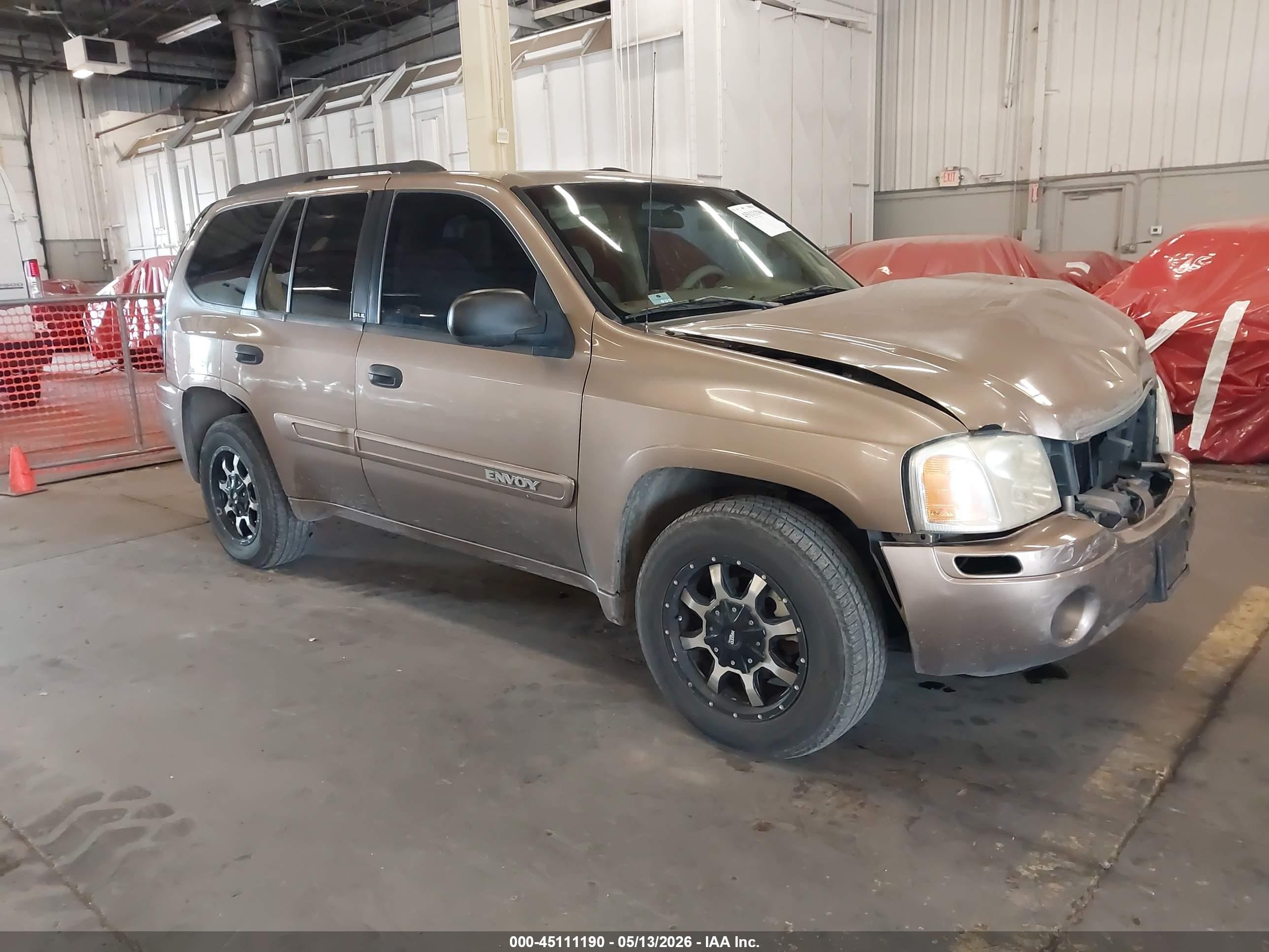 2003 GMC Envoy SLT, VIN 1GKDS13S132184876 — Front end