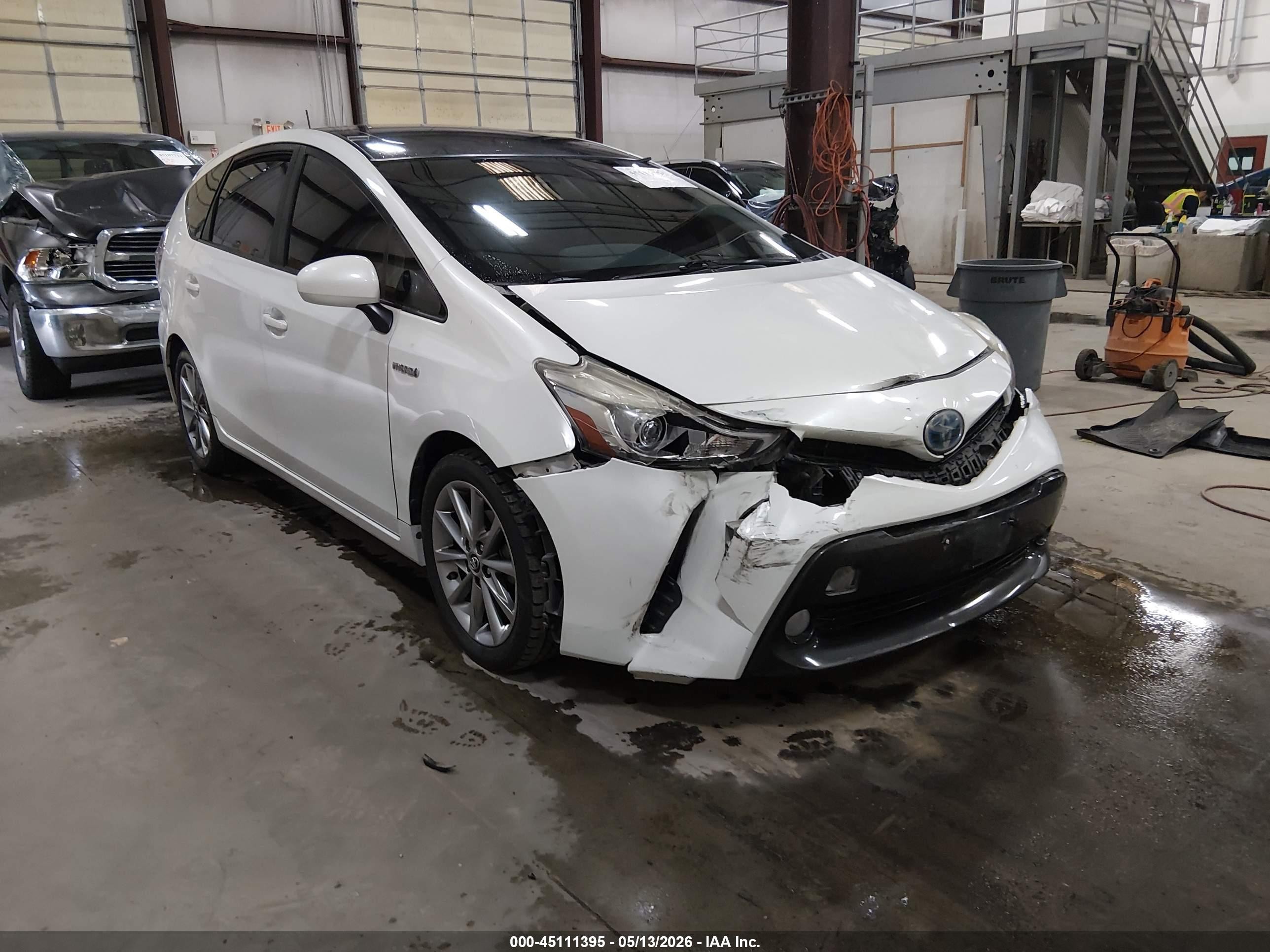 2015 Toyota Prius Four, VIN JTDZN3EU6FJ029270 — Front end