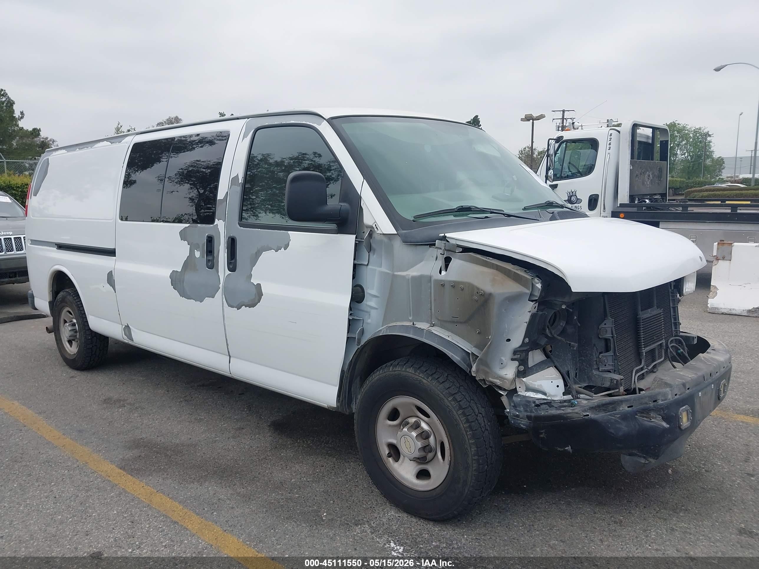 2010 Chevrolet Express 2500, VIN 1GCZGGBA0A1170047 — Front end