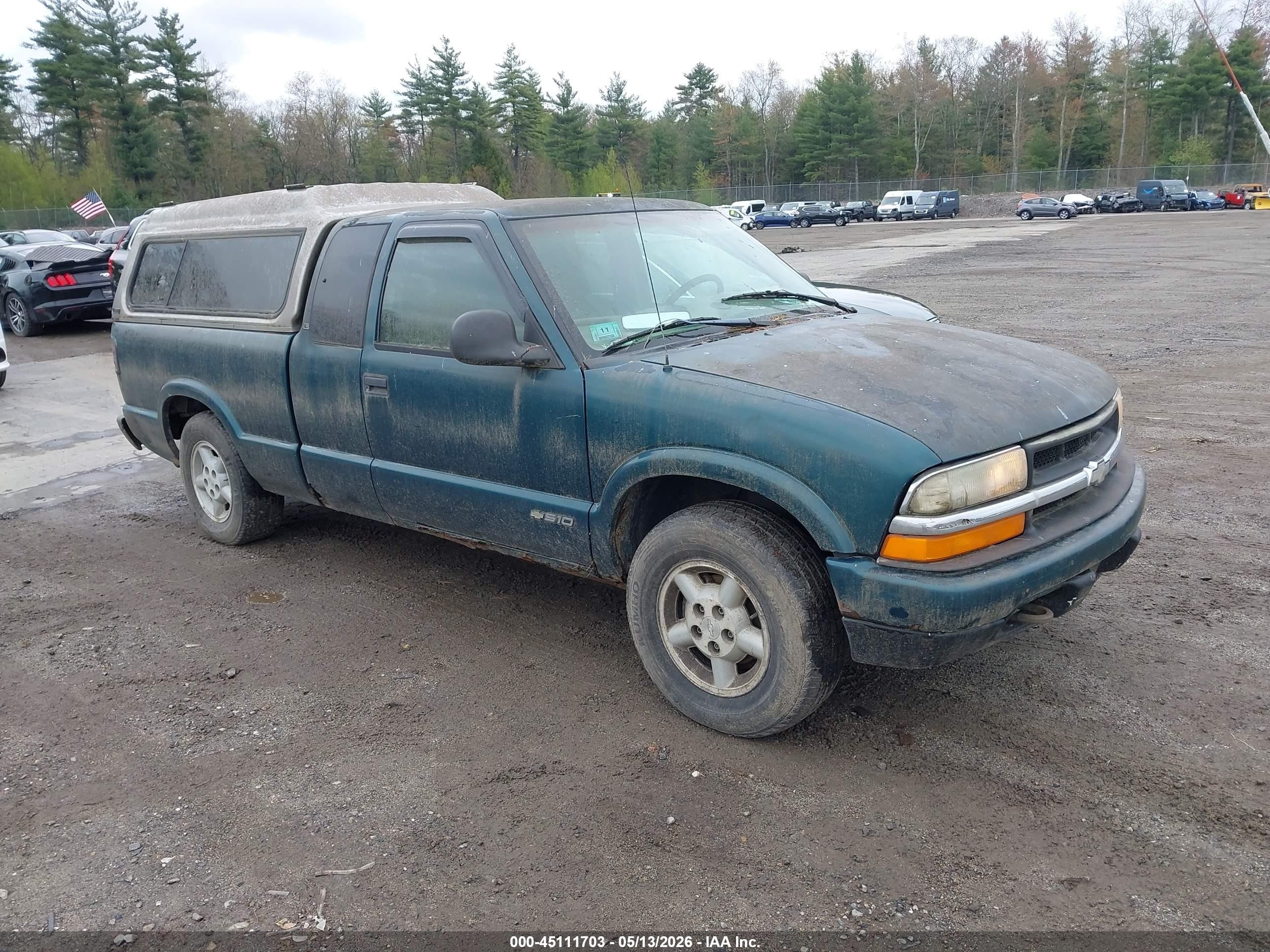 1998 Chevrolet S-10 LS, VIN 1GCCT19X8WK107756 — Normal wear