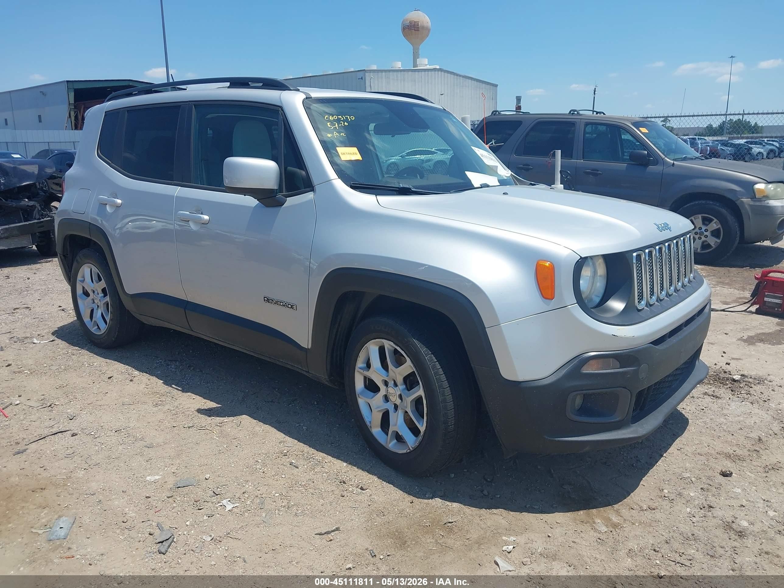 2015 Jeep Renegade Latitude, VIN ZACCJABT0FPB67709 — Зад