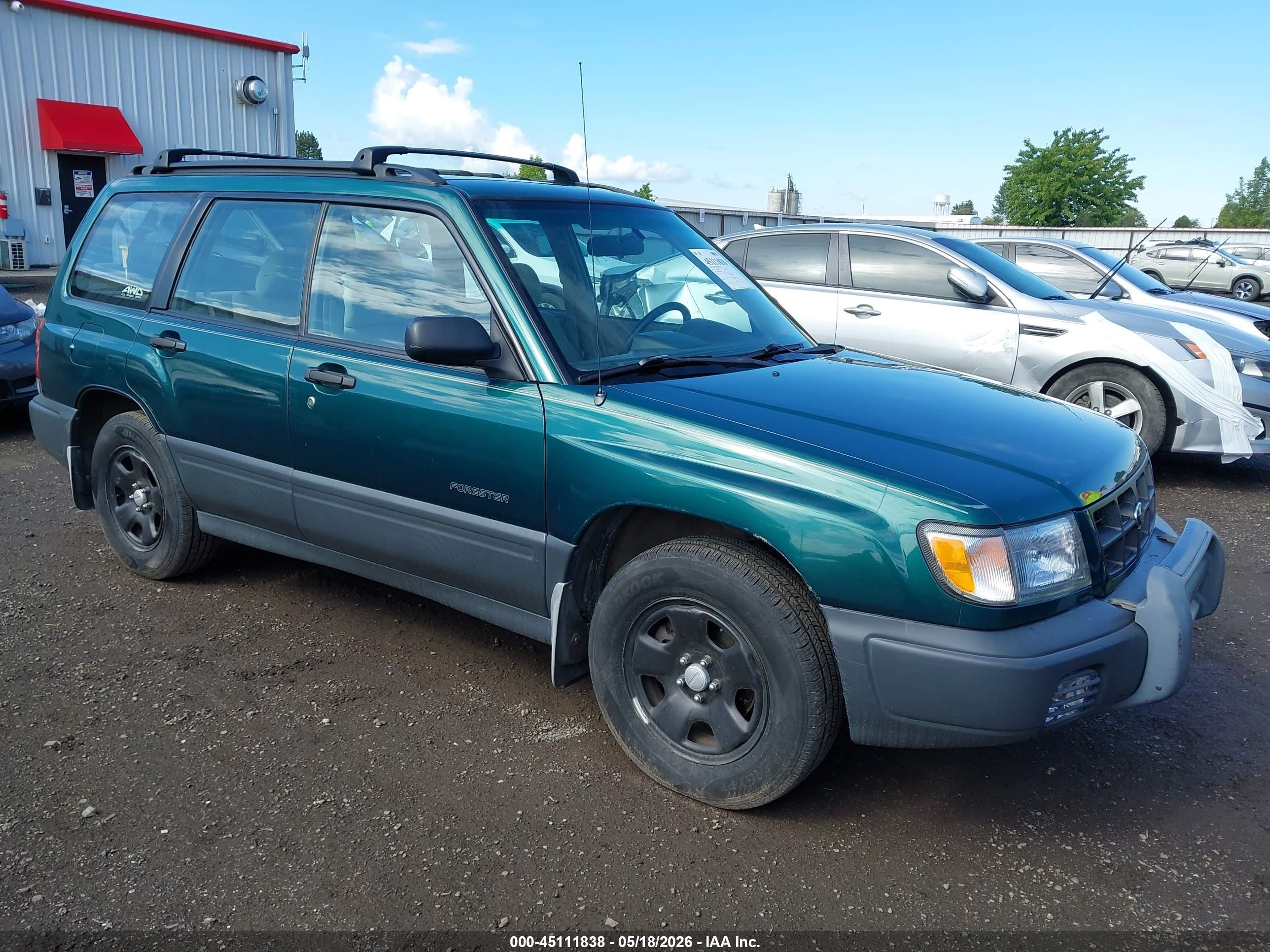 1998 Subaru Forester L, VIN JF1SF6353WH708020 — Front end