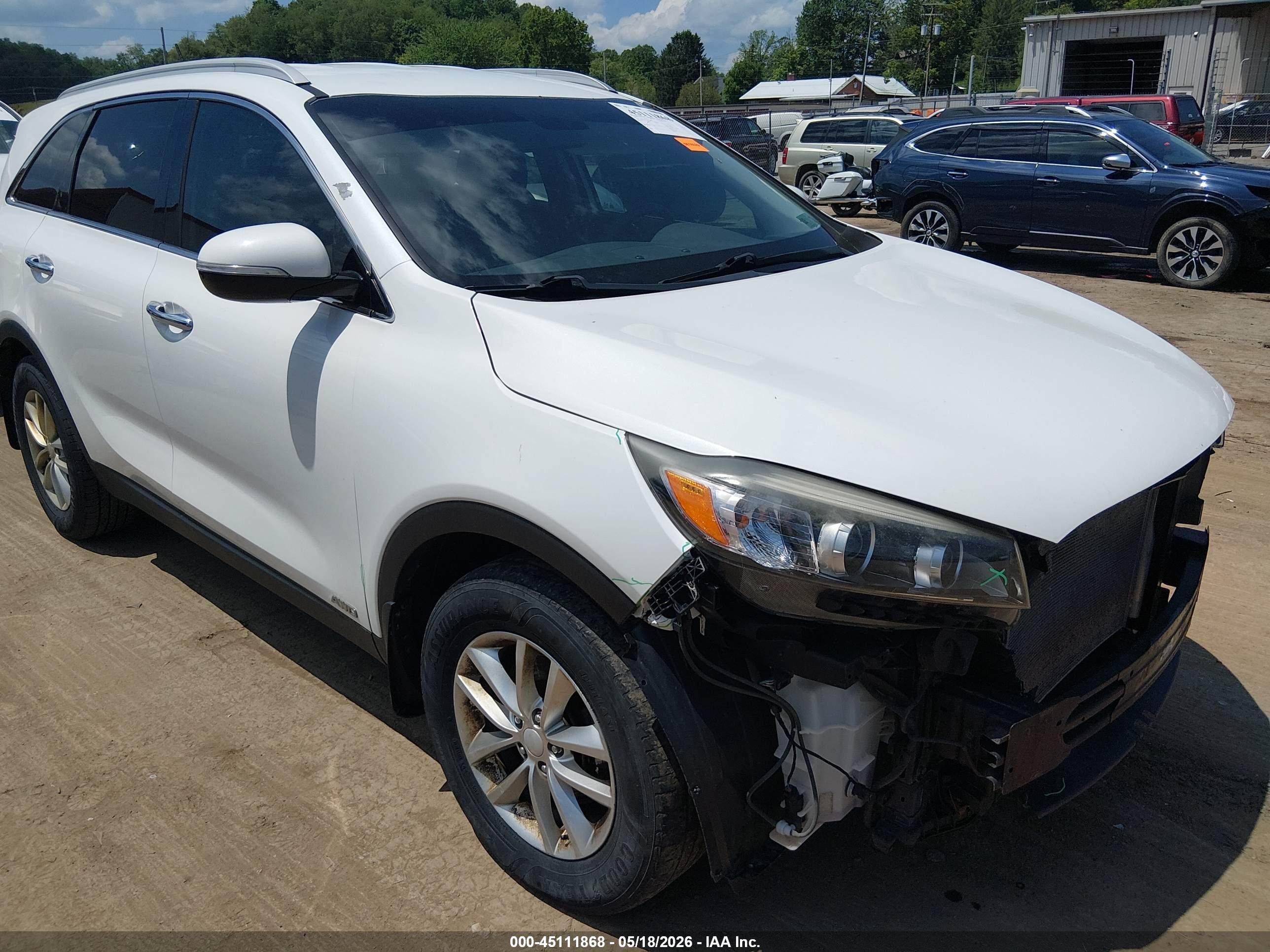 2017 Kia Sorento LX, VIN 5XYPGDA37HG203872 — Front end