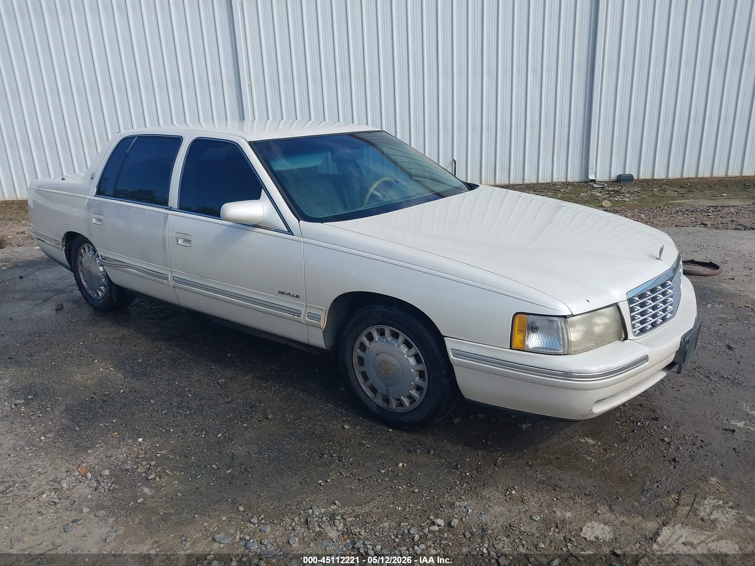 1999 Cadillac DeVille, VIN 1G6KD54Y8XU778823 — Normal wear