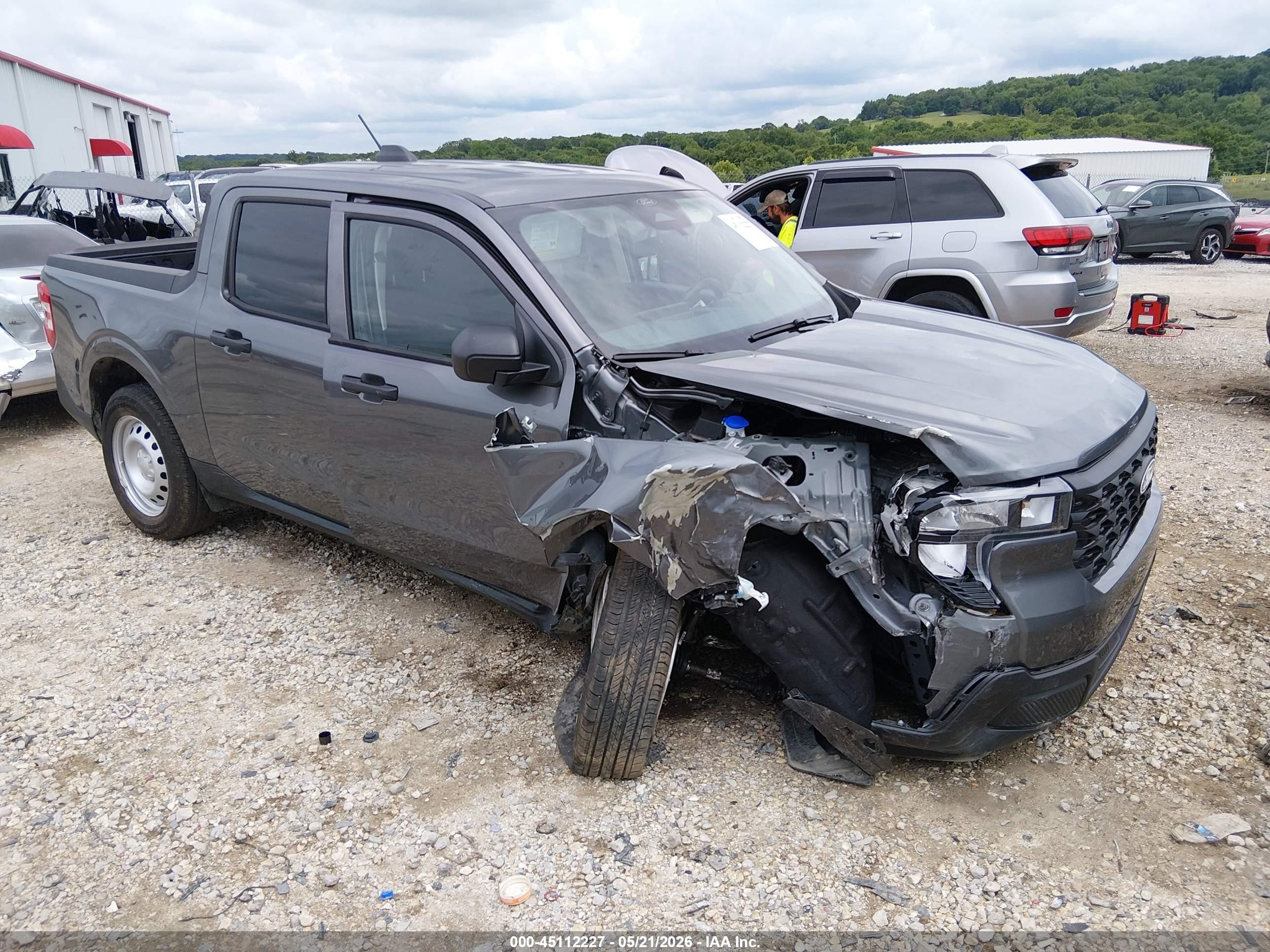 2026 Ford Maverick XL, VIN 3FTTW8BA8TRA03250 — Front end