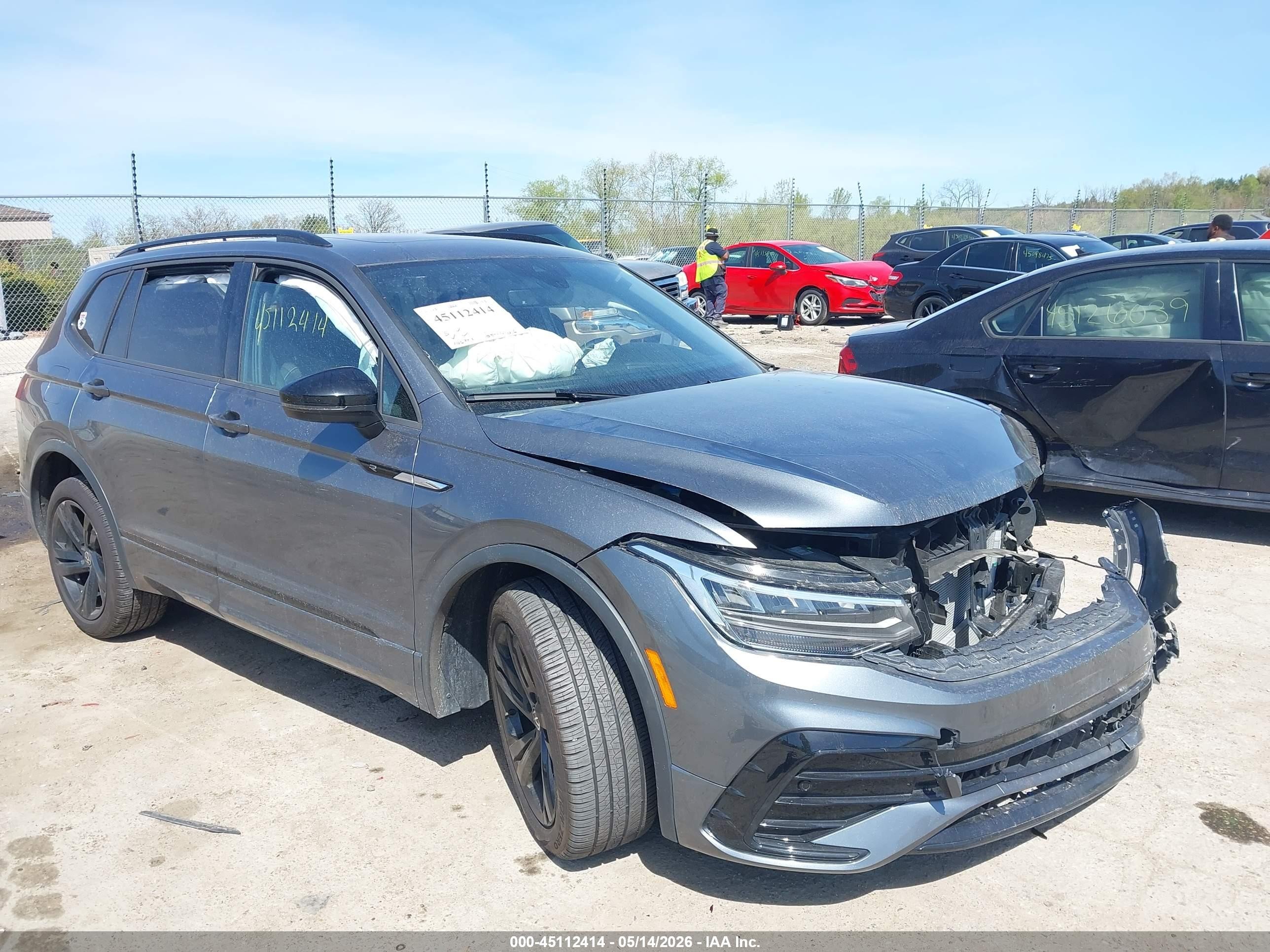 2024 Volkswagen Tiguan SE R-Line Black, VIN 3VV8B7AX0RM208537 — Undercarriage