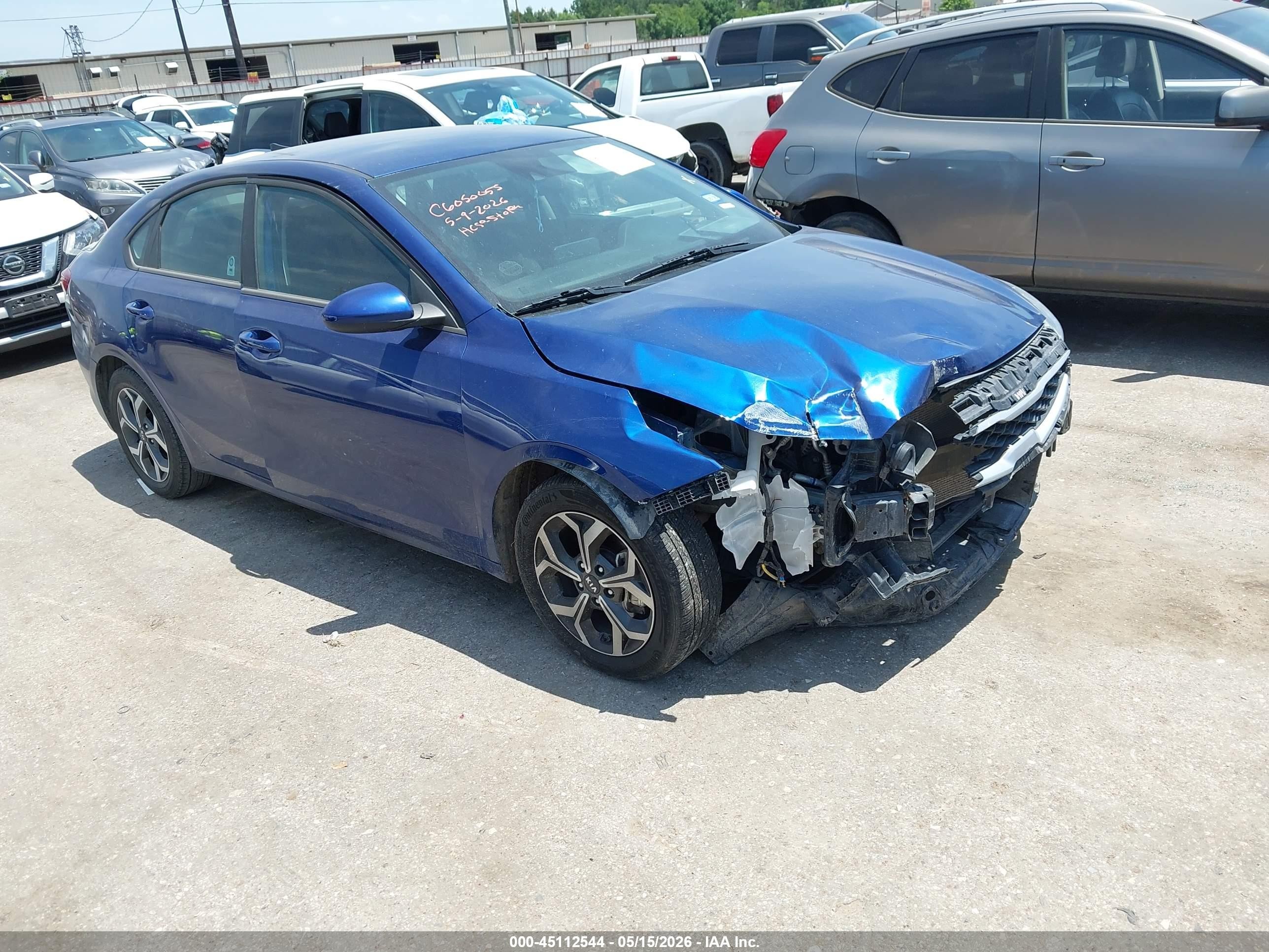 2021 Kia Forte LXS, VIN 3KPF24AD5ME360150 — Front end