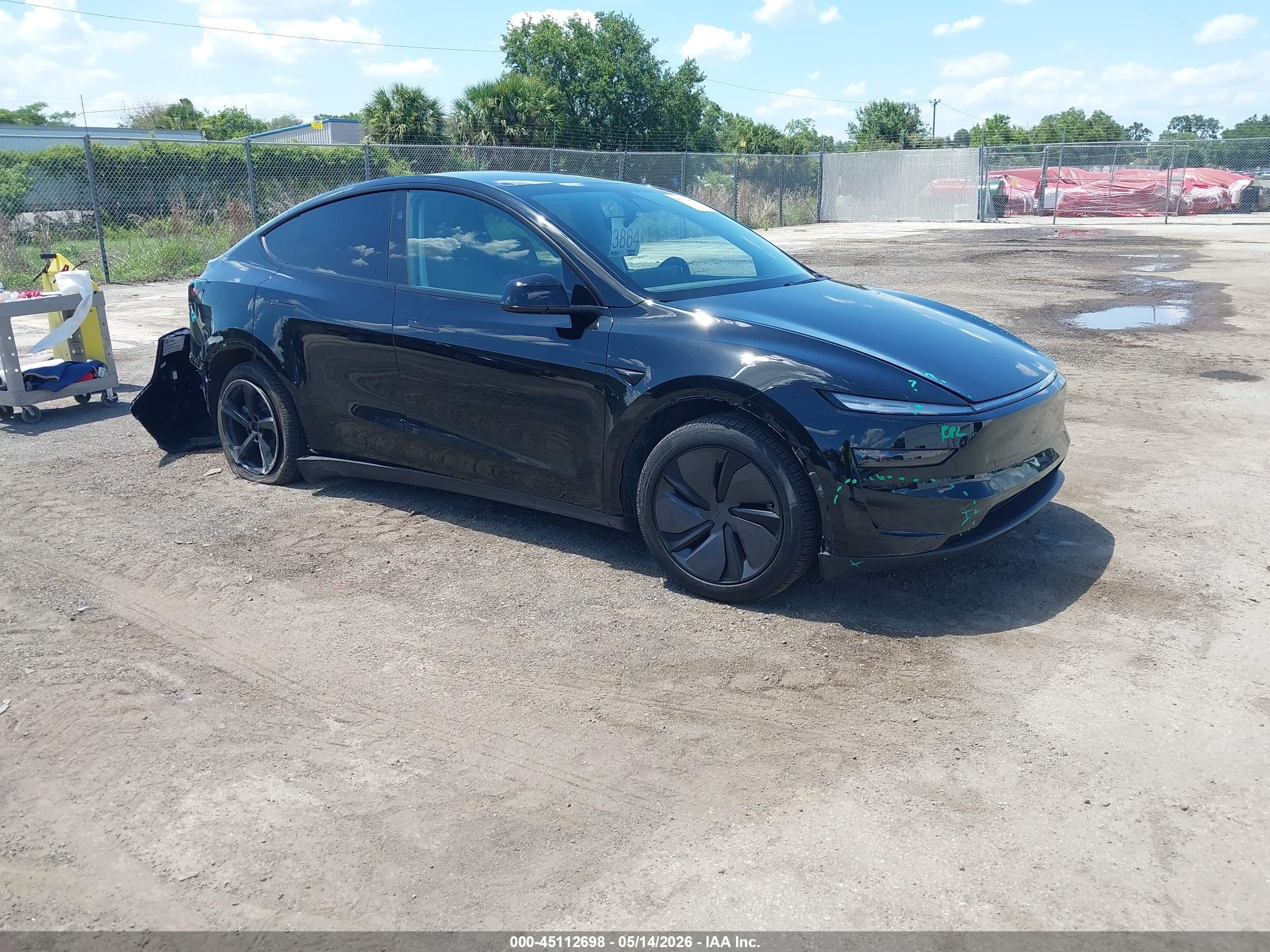 2026 Tesla Model Y Long Range, VIN 7SAYGDED9TA478876 — Зад