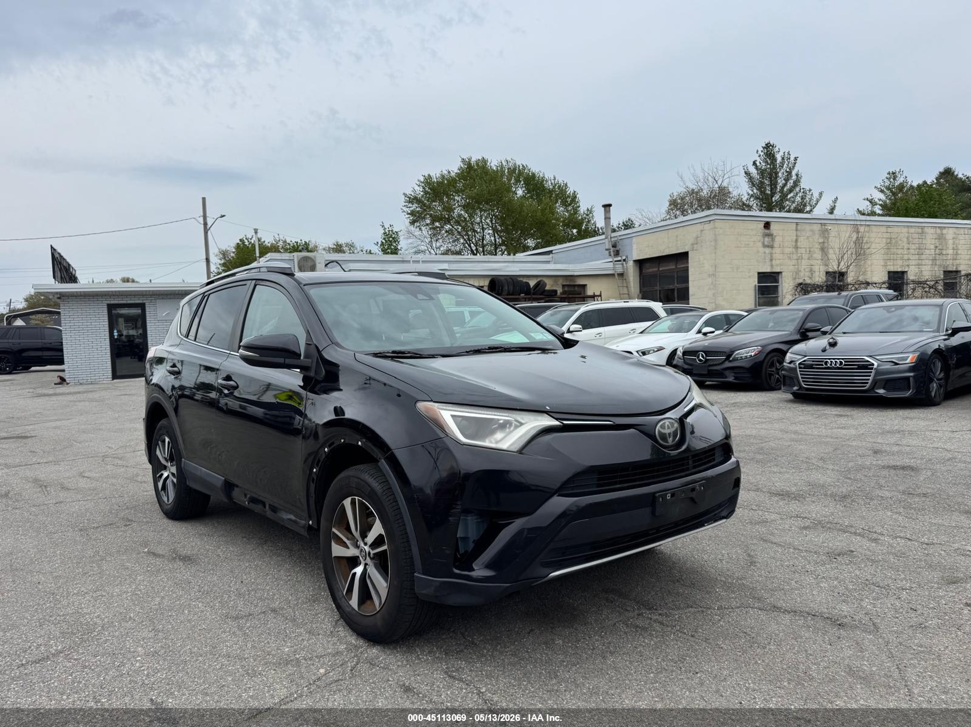 2017 Toyota RAV4 XLE, VIN 2T3RFREV0HW654552 — Auction photo