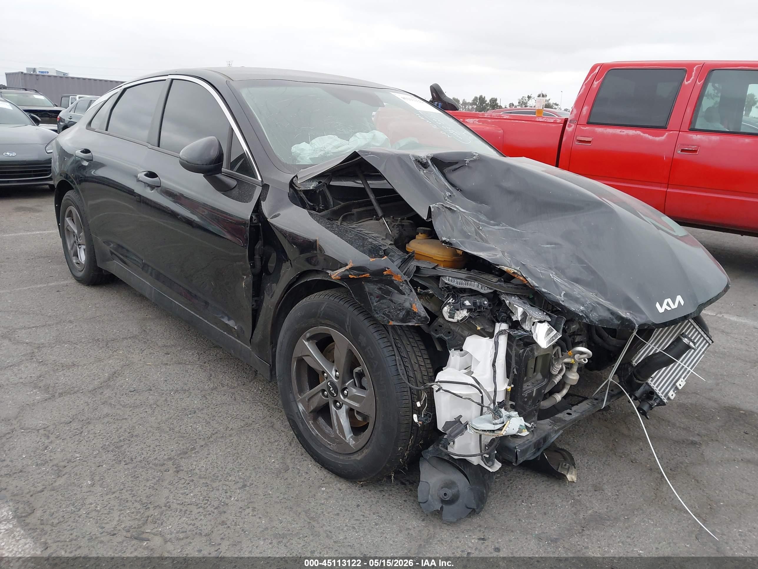 2022 Kia K5 LXS, VIN 5XXG14J2XNG160265 — Front end