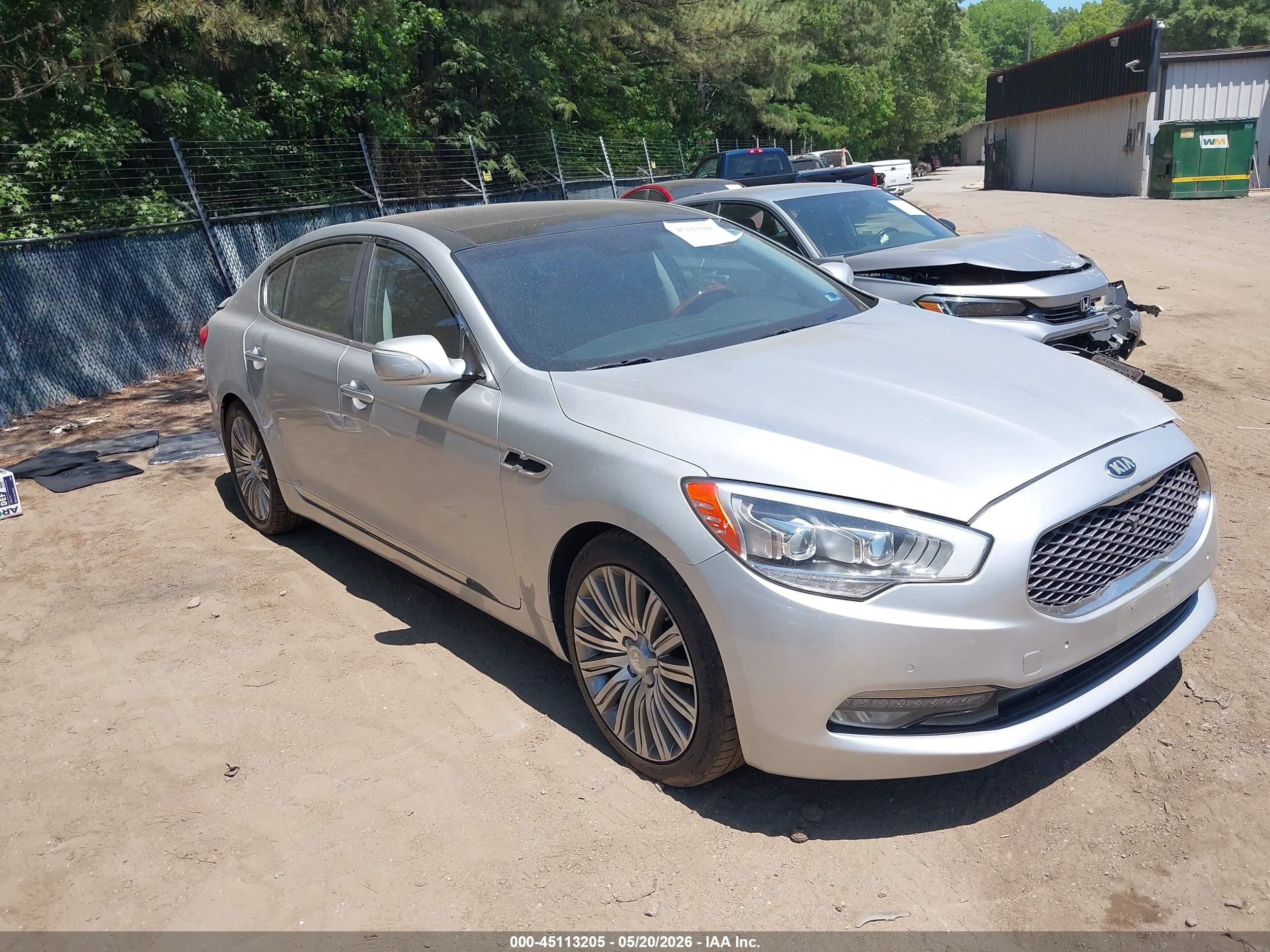 2015 Kia K900 Premium, VIN KNALU4D45F6026070 — Front end