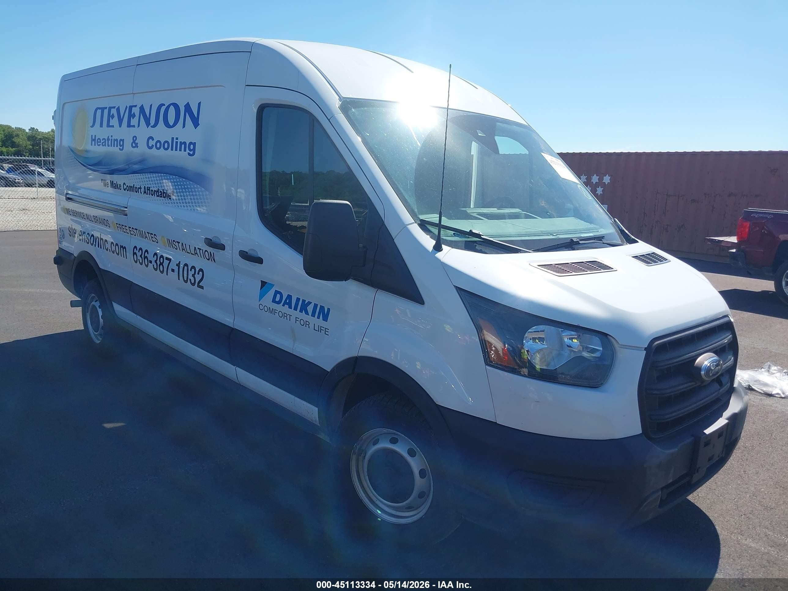 2020 Ford Transit Cargo, VIN 1FTBR1C84LKB71896 — Перед