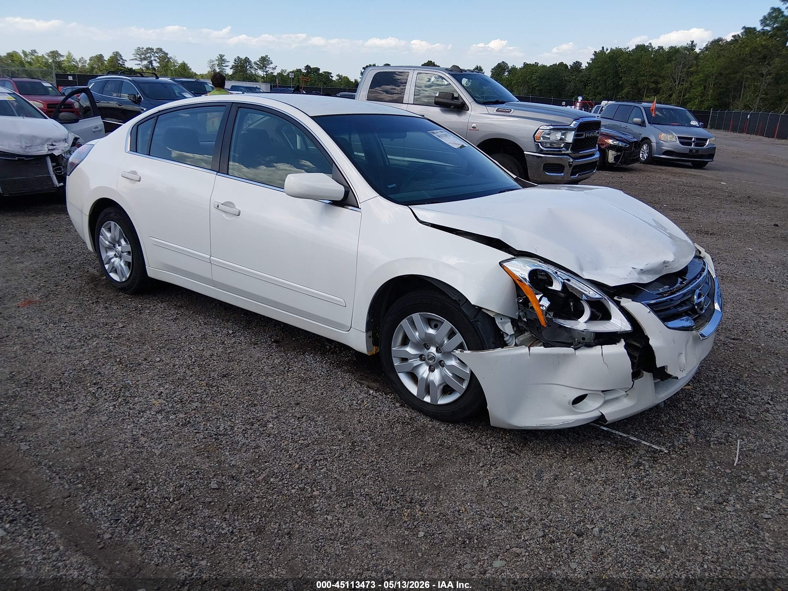 2011 Nissan Altima S, VIN 1N4AL2AP2BC105360 — Front end