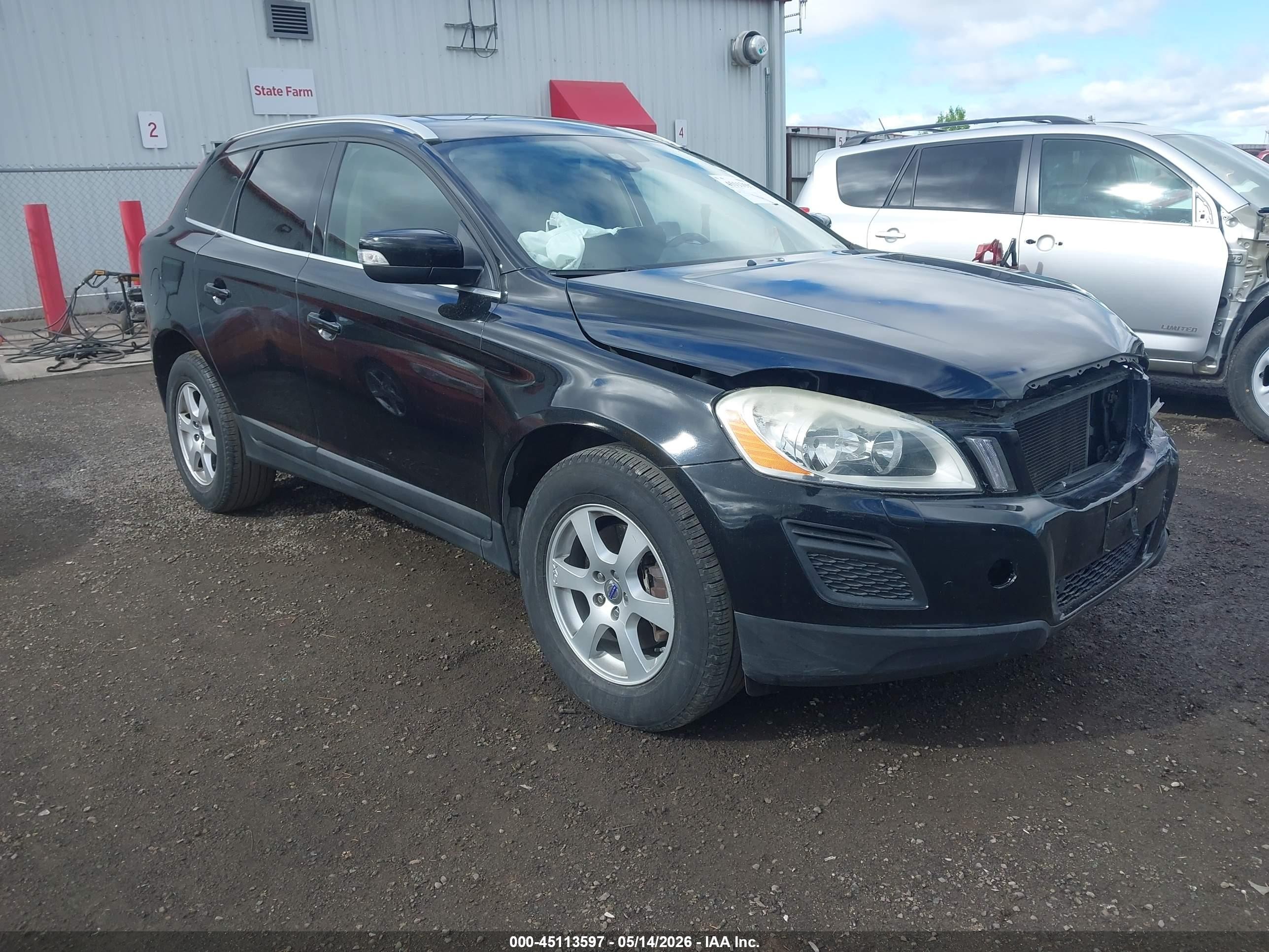 2011 Volvo XC60 3.2L, VIN YV4952DL0B2158352 — Front end
