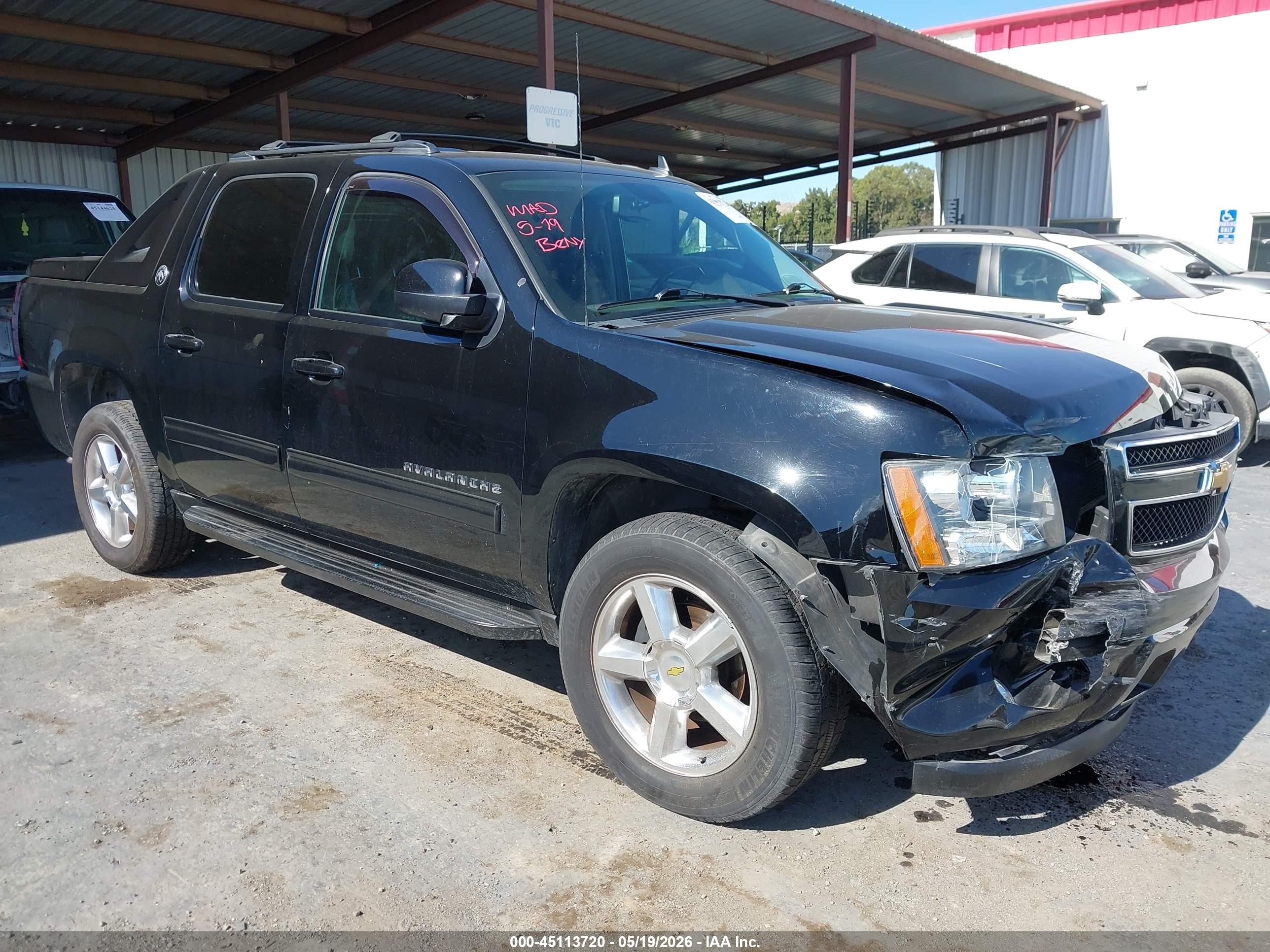 2013 Chevrolet Avalanche LS, VIN 3GNTKEE78DG154314 — Front end