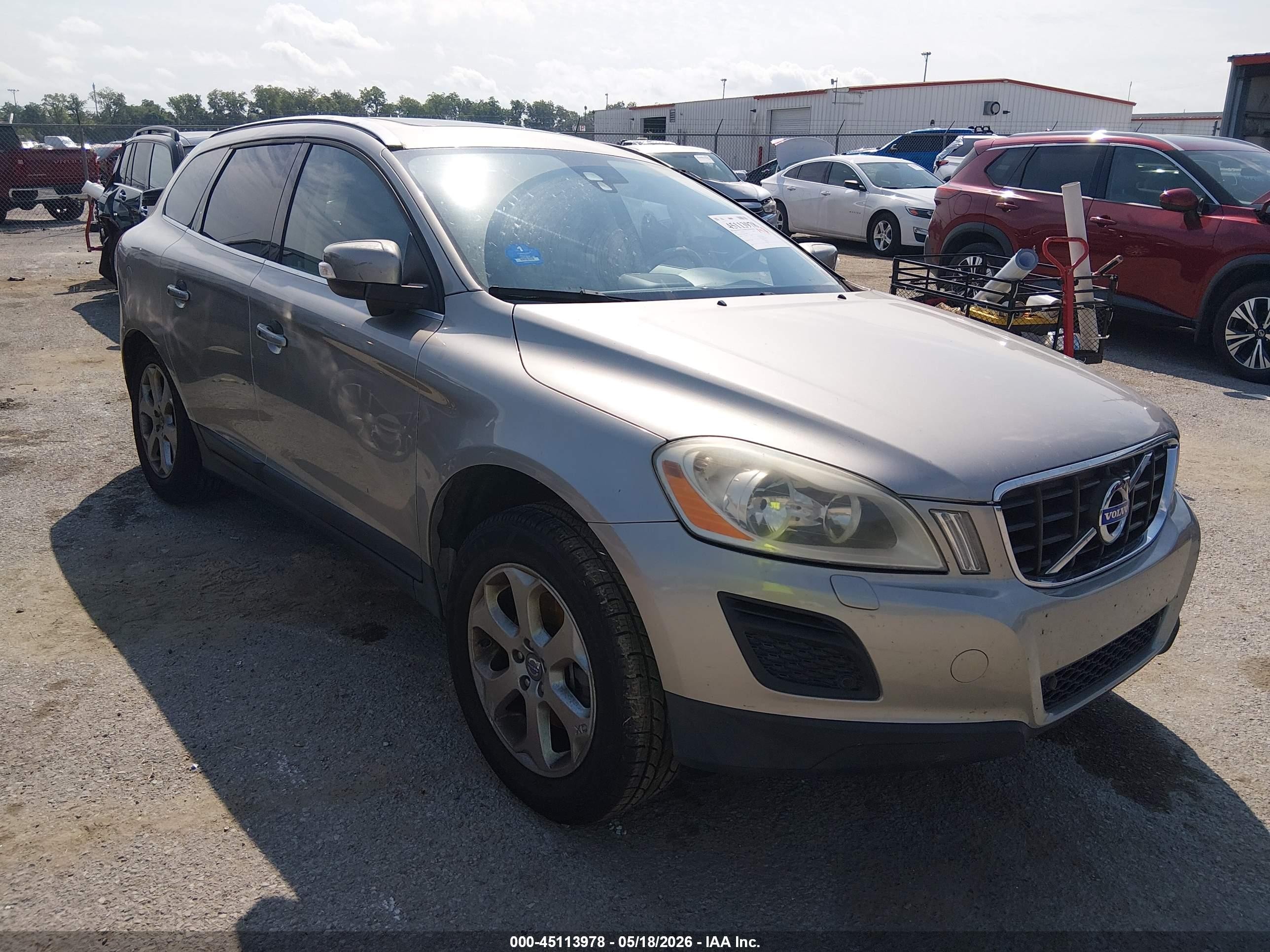 2011 Volvo XC60 3.2L, VIN YV4952DL8B2140844 — Side