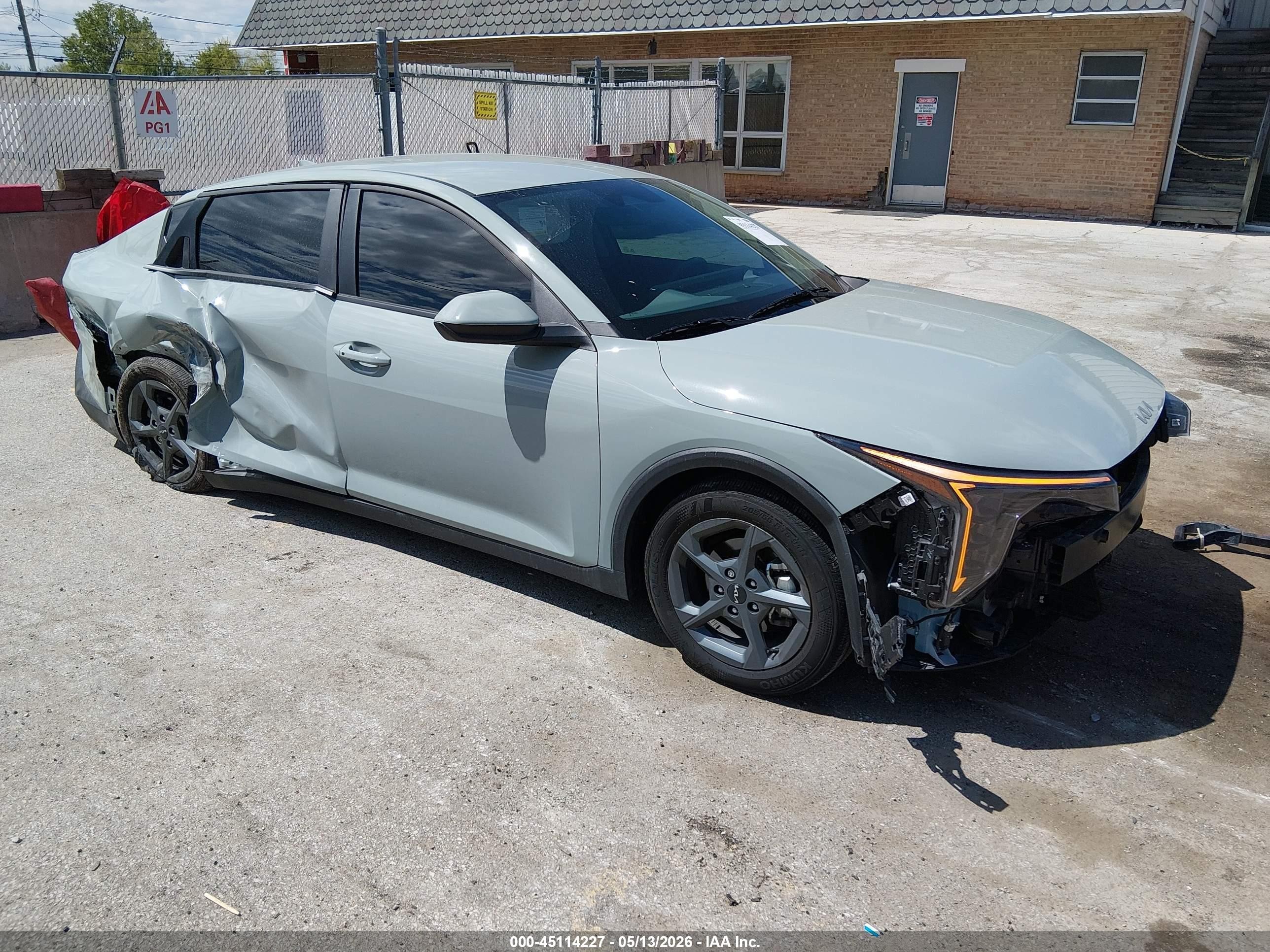 2025 Kia K4 LXS, VIN 3KPFT4DE8SE190476 — Перед