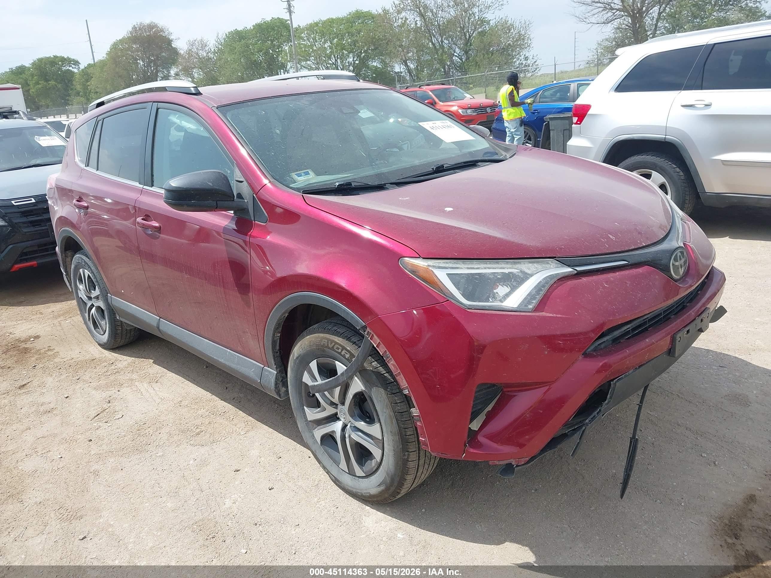 2018 Toyota RAV4 LE, VIN 2T3BFREV6JW749768 — Front end