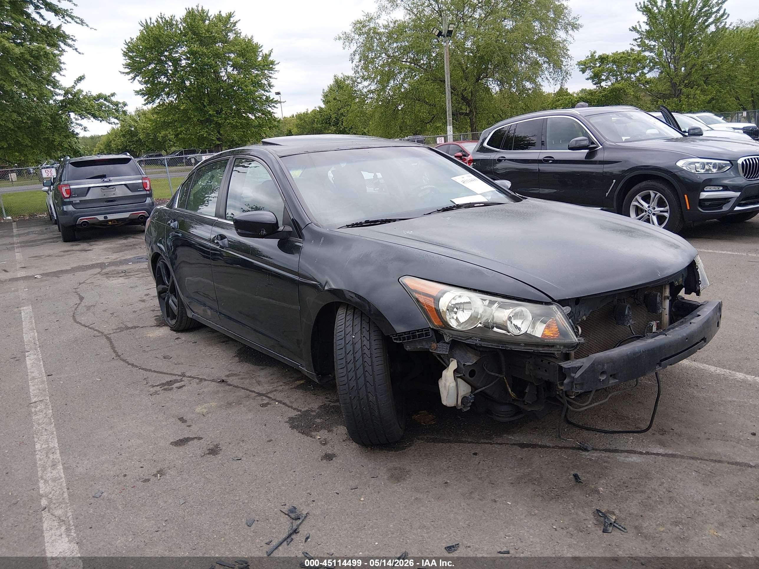 2009 Honda Accord EX-L, VIN 1HGCP26829A196422 — Перед