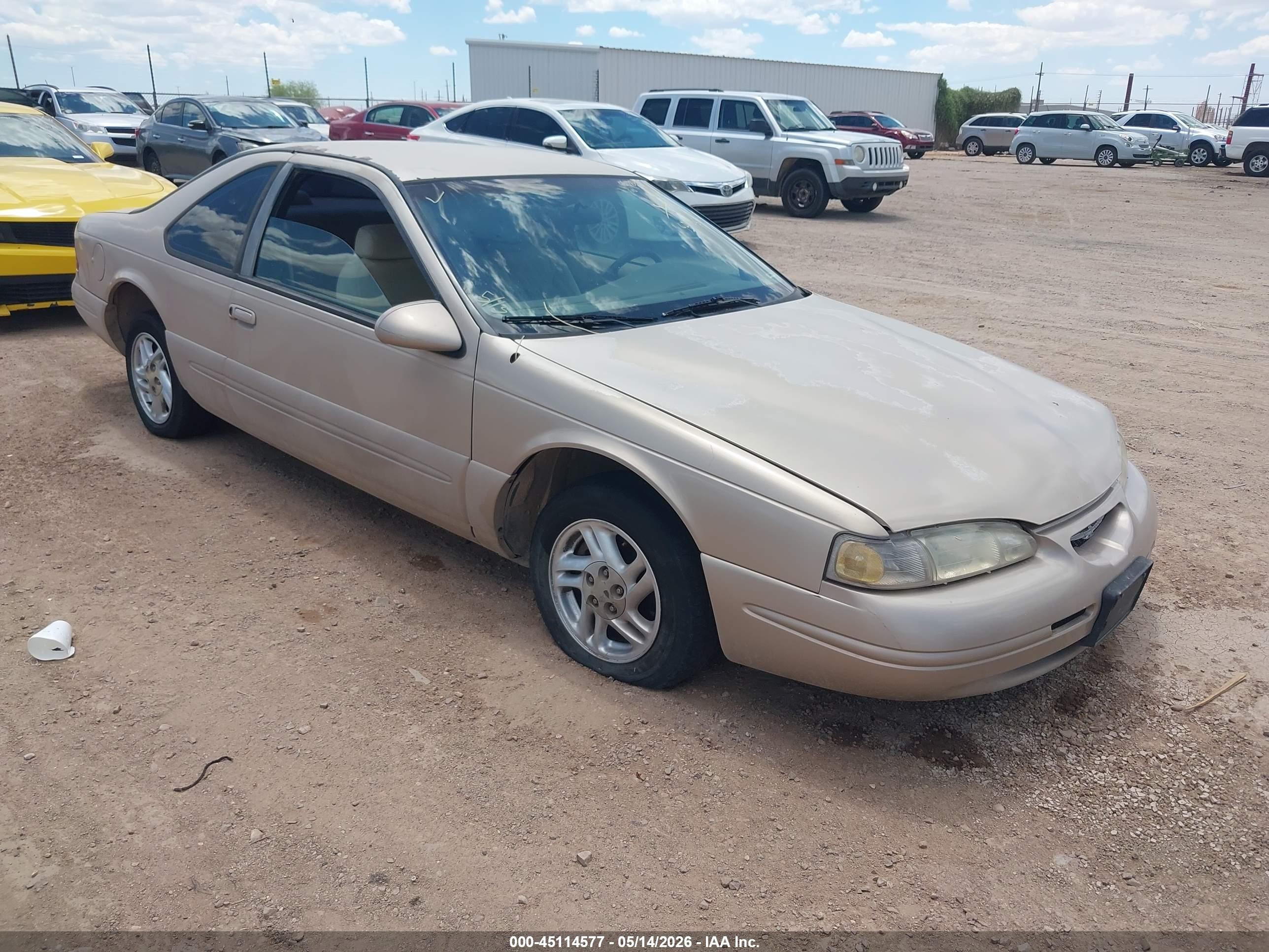 1997 Ford Thunderbird LX, VIN 1FALP6248VH126665 — Front end