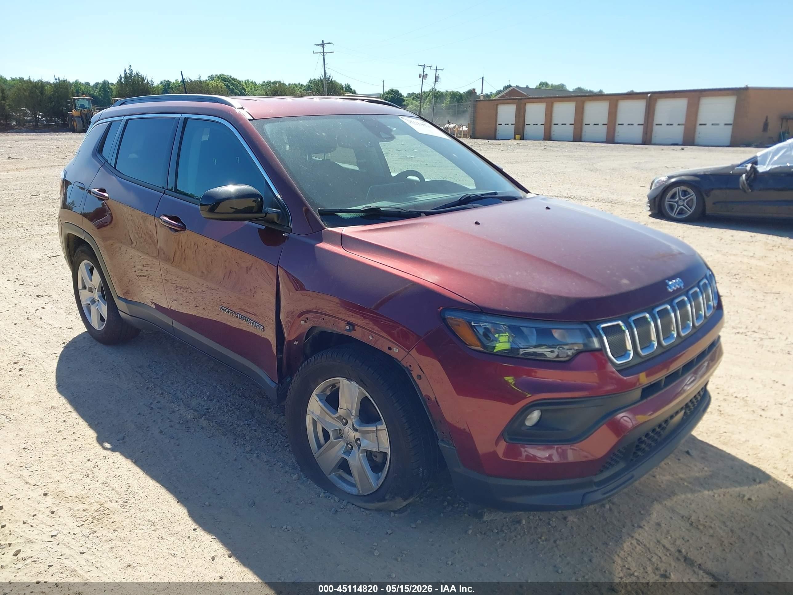 2022 Jeep Compass Latitude, VIN 3C4NJCBB3NT176263 — Side