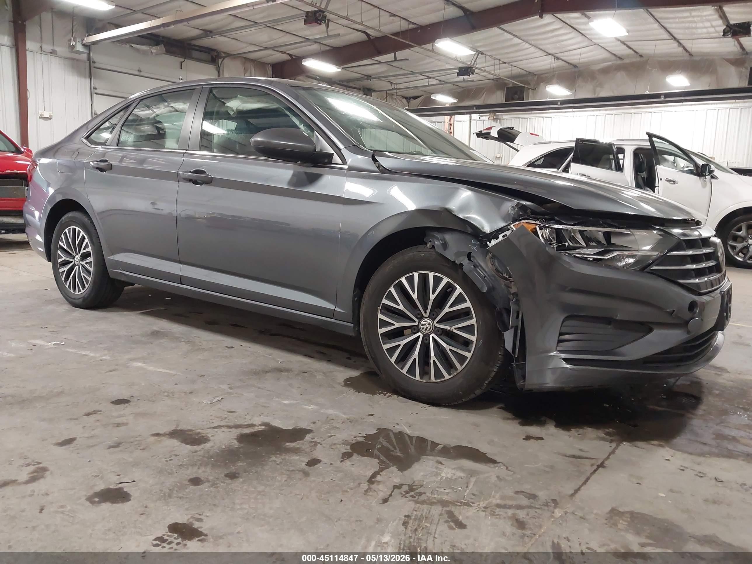 2019 Volkswagen Jetta S, VIN 3VWC57BU6KM188429 — Перед