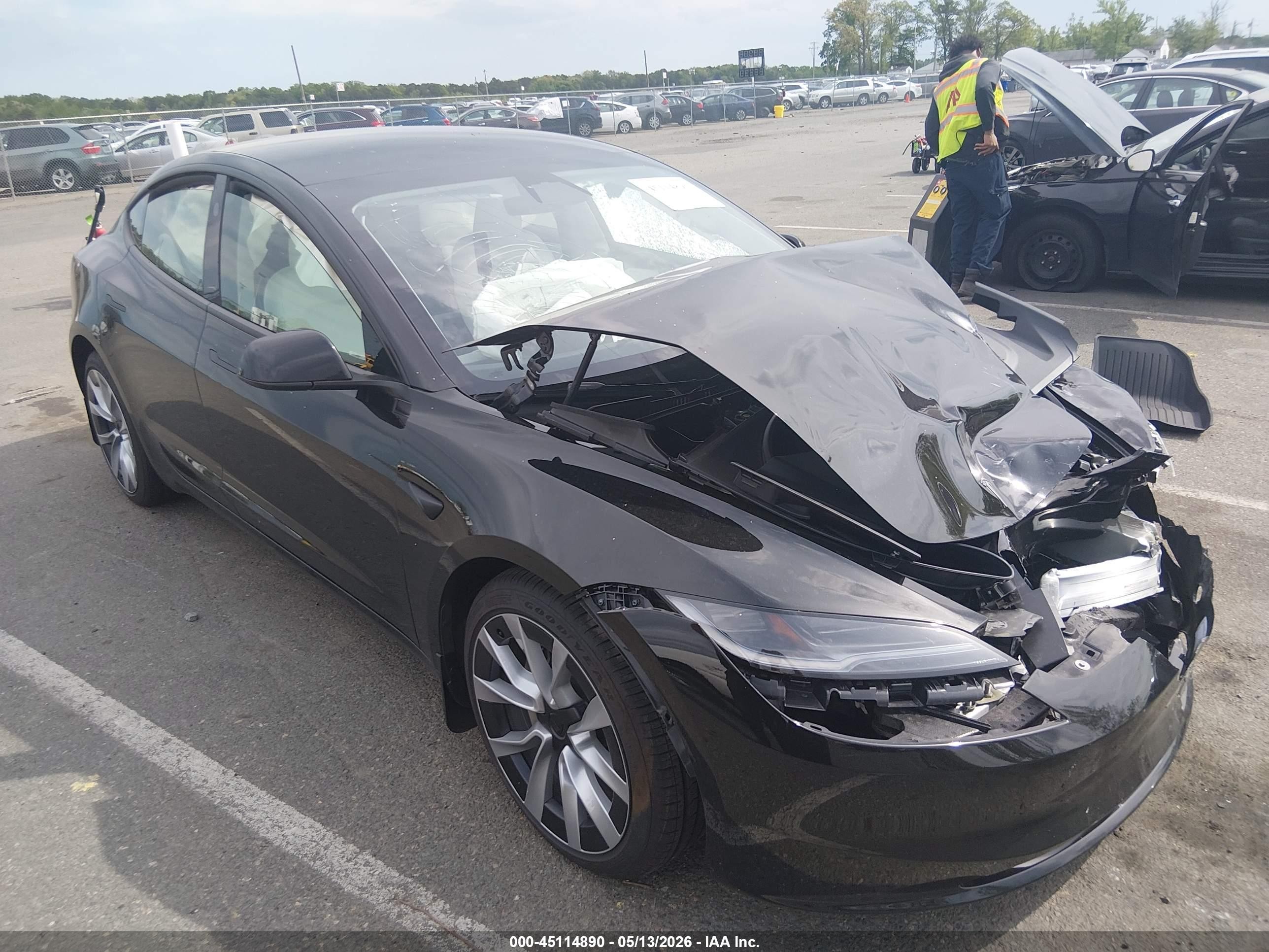 2025 Tesla Model 3 Long Range, VIN 5YJ3E1EB5SF065056 — Перед