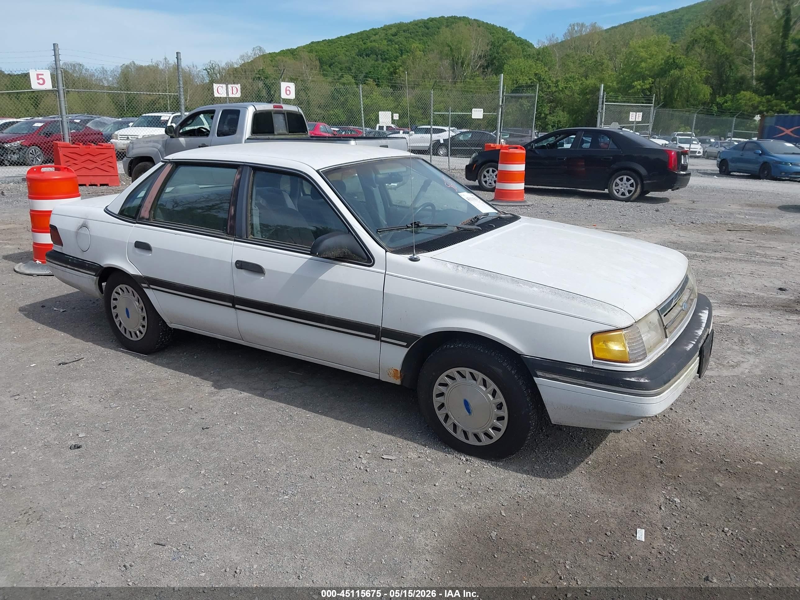1989 Ford Tempo GL, VIN 2FAPP36X9KB216338 — Normal wear