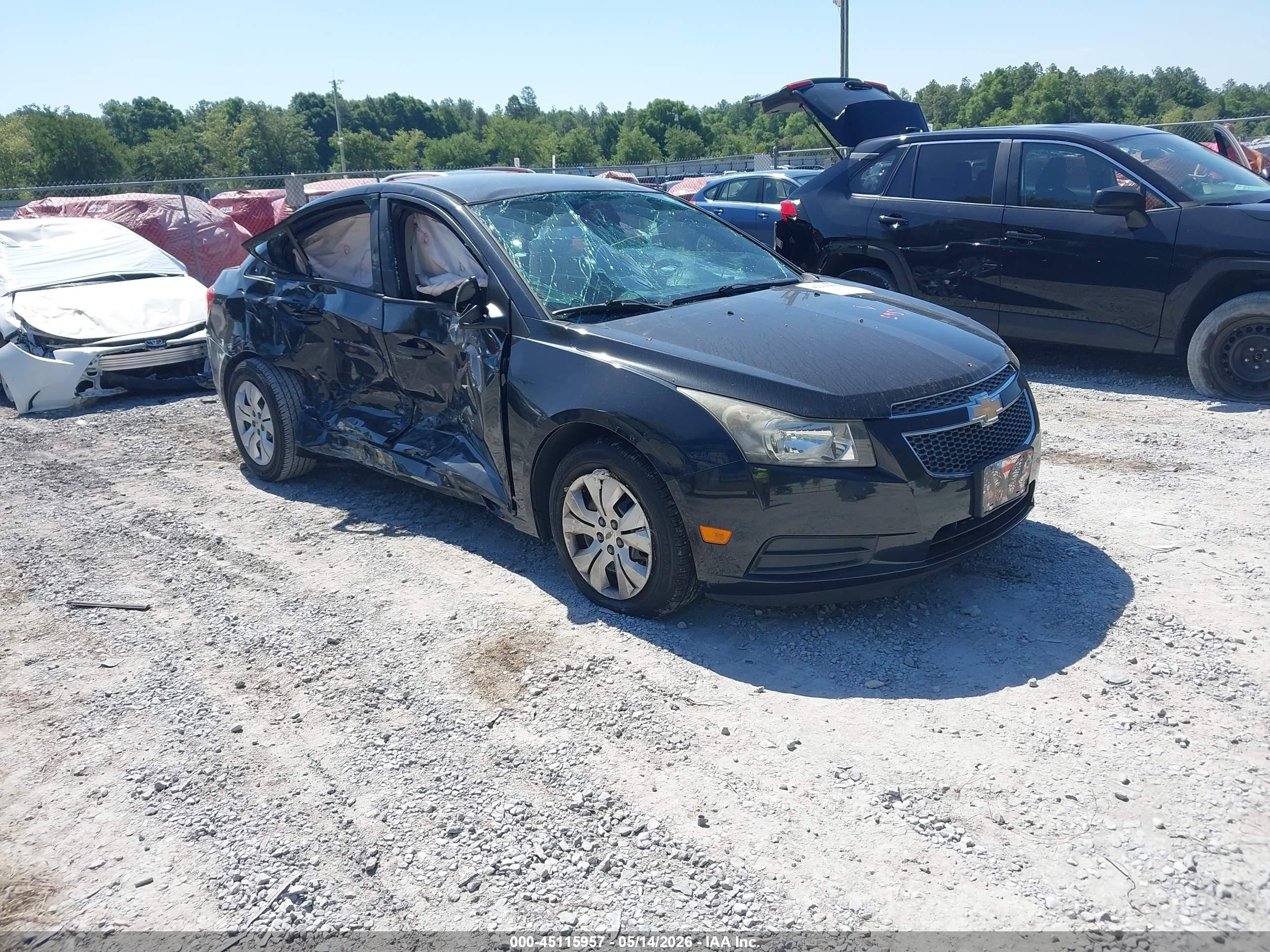 2014 Chevrolet Cruze LS, VIN 1G1PA5SGXE7486813 — Side