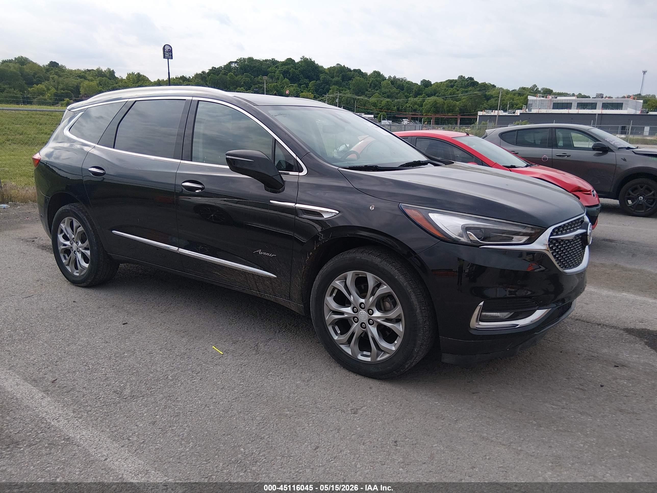 2018 Buick Enclave Avenir, VIN 5GAEVCKW5JJ141833 — Град
