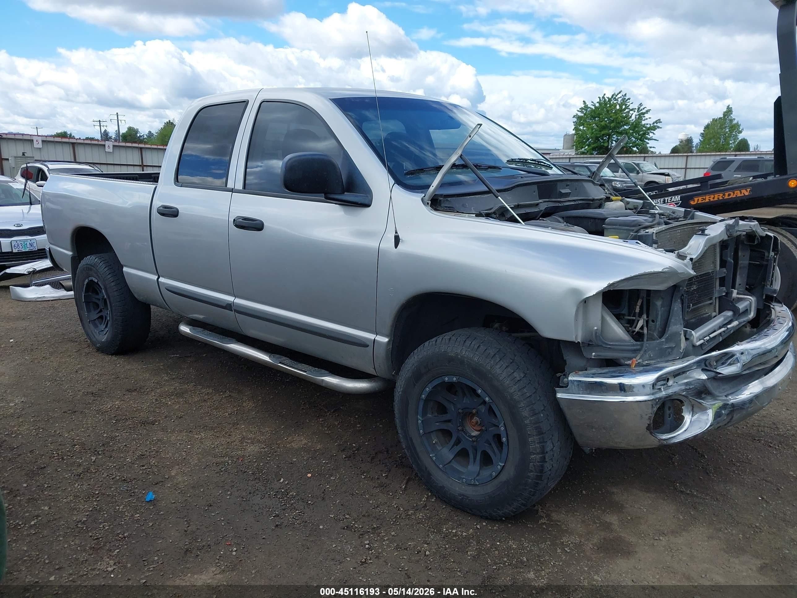 2002 Dodge RAM, VIN 1B7HU18N22J103706 — Перед