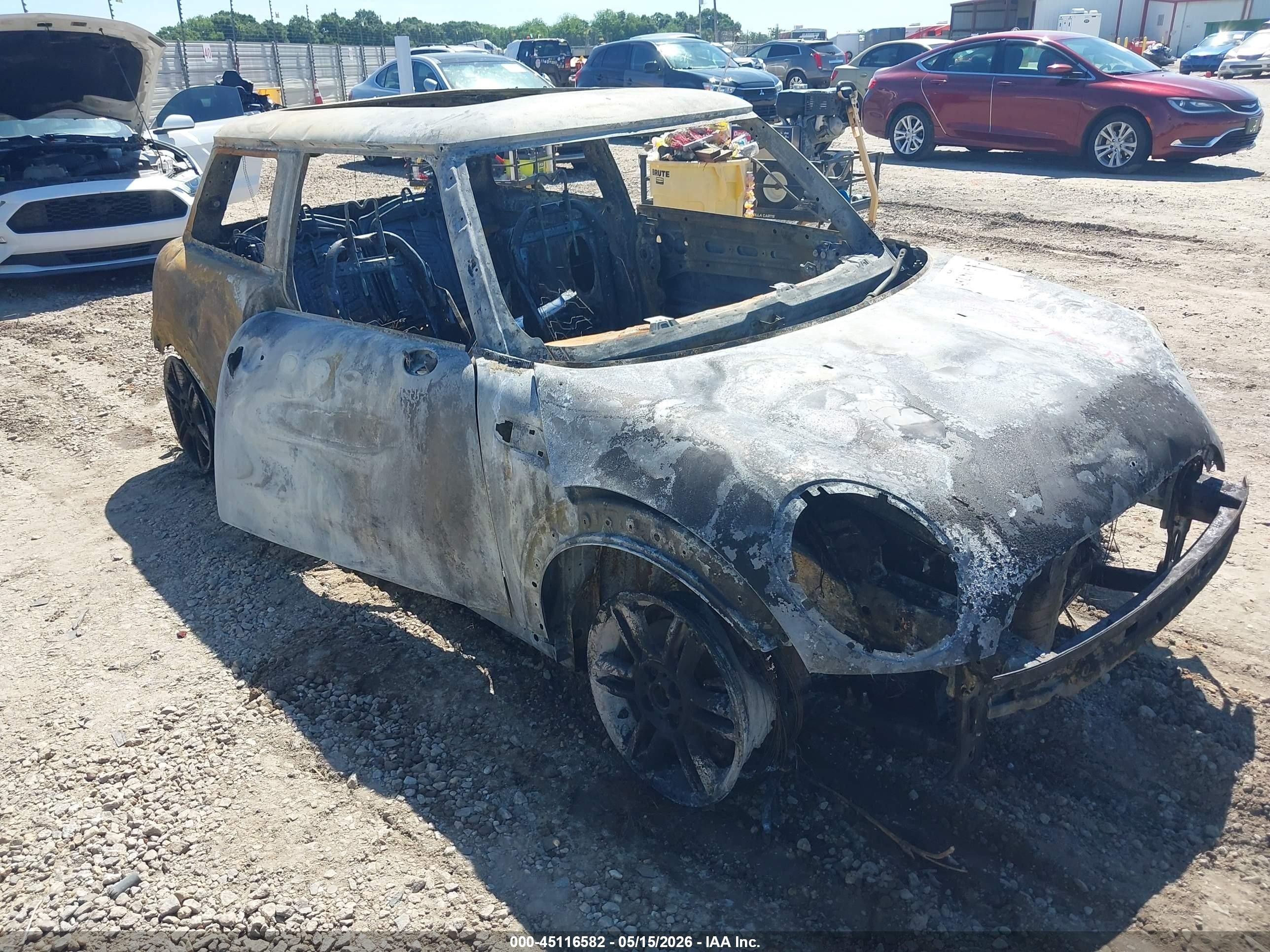 2008 MINI Hardtop, VIN WMWMF33588TT63131 — Пожар