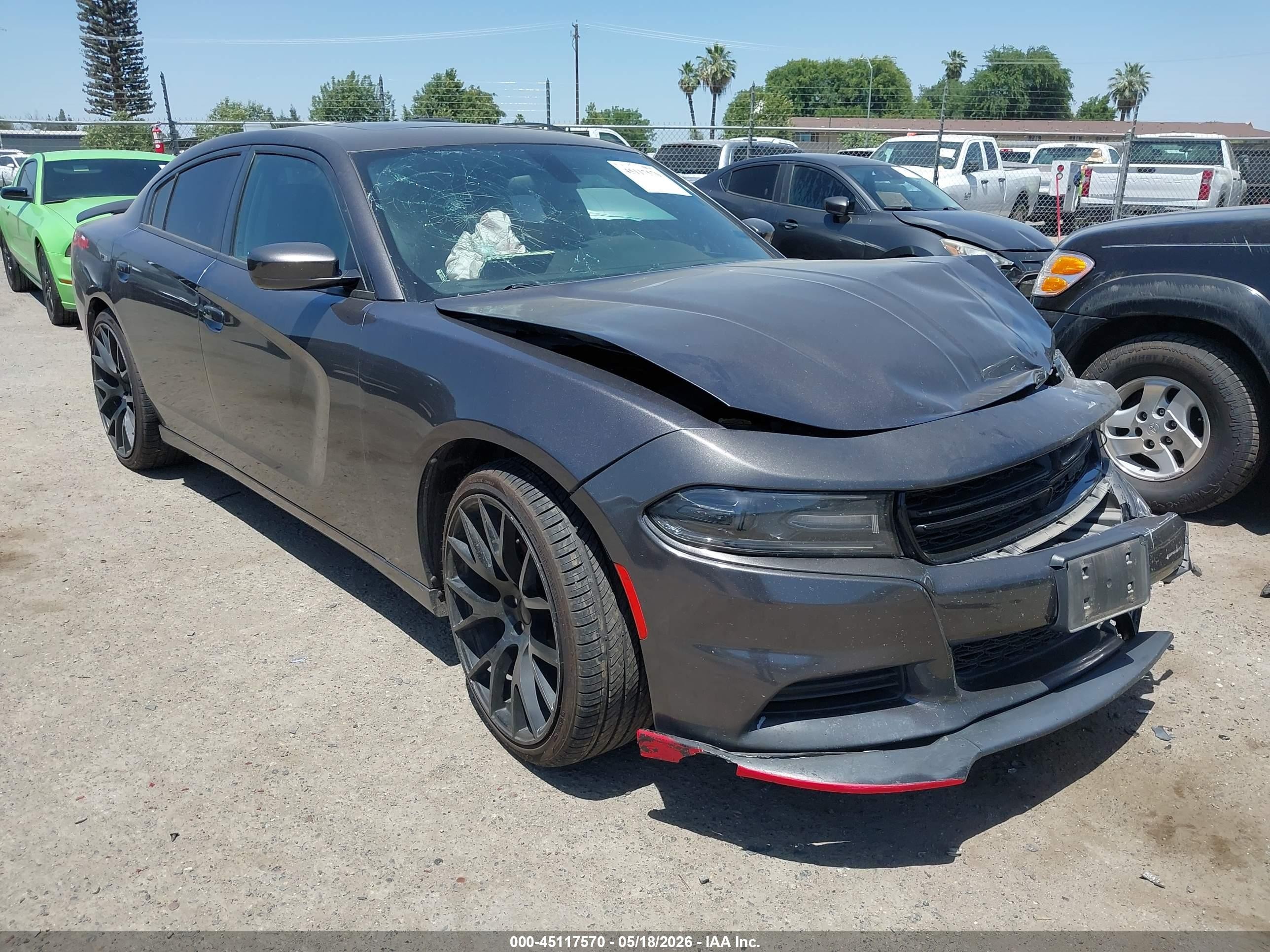 2020 Dodge Charger SXT, VIN 2C3CDXBG7LH204366 — Front end
